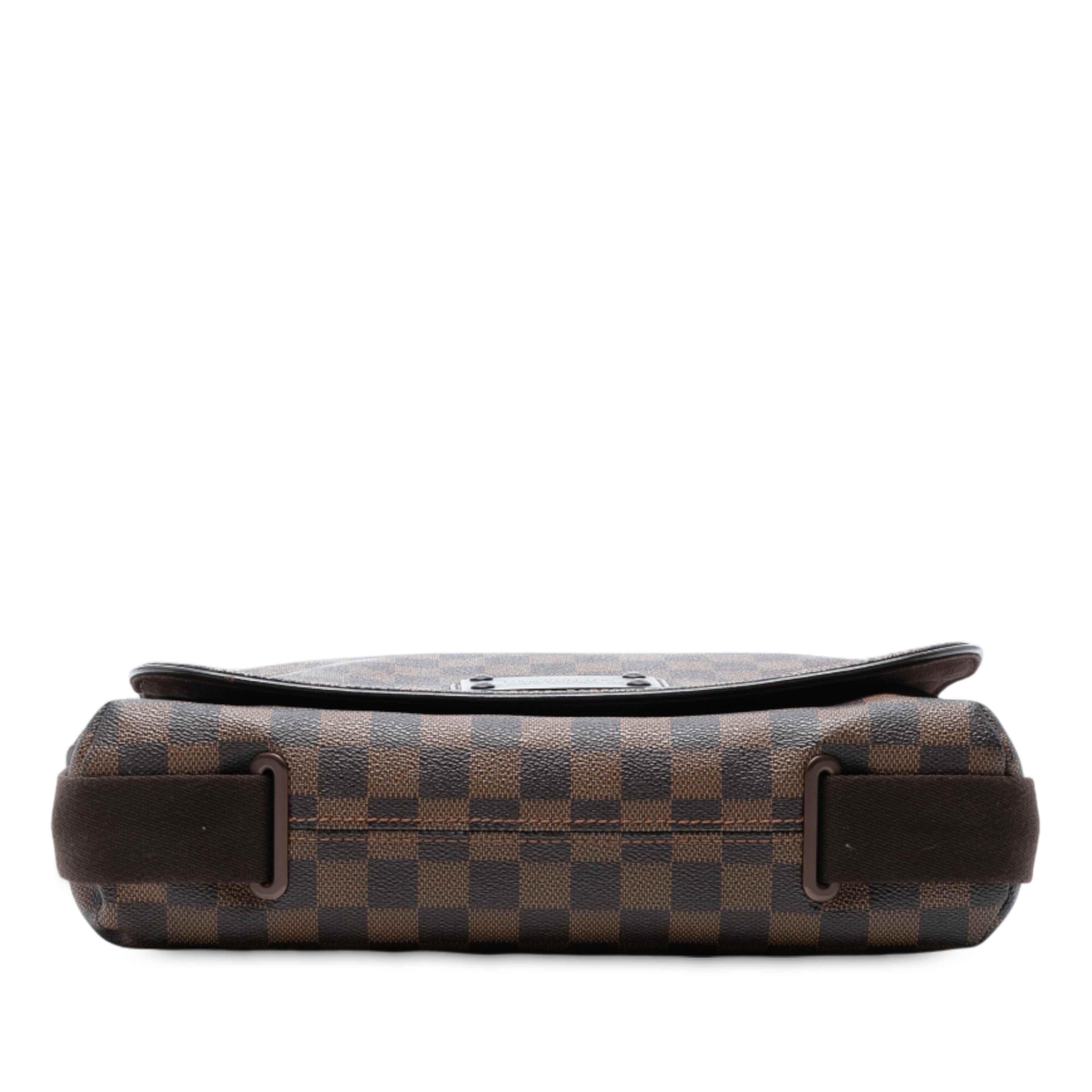 Louis Vuitton Damier Ebene Brooklyn Mm, från Luxclusif, i färgen brown. Klicka för att öppna bilden i stort format