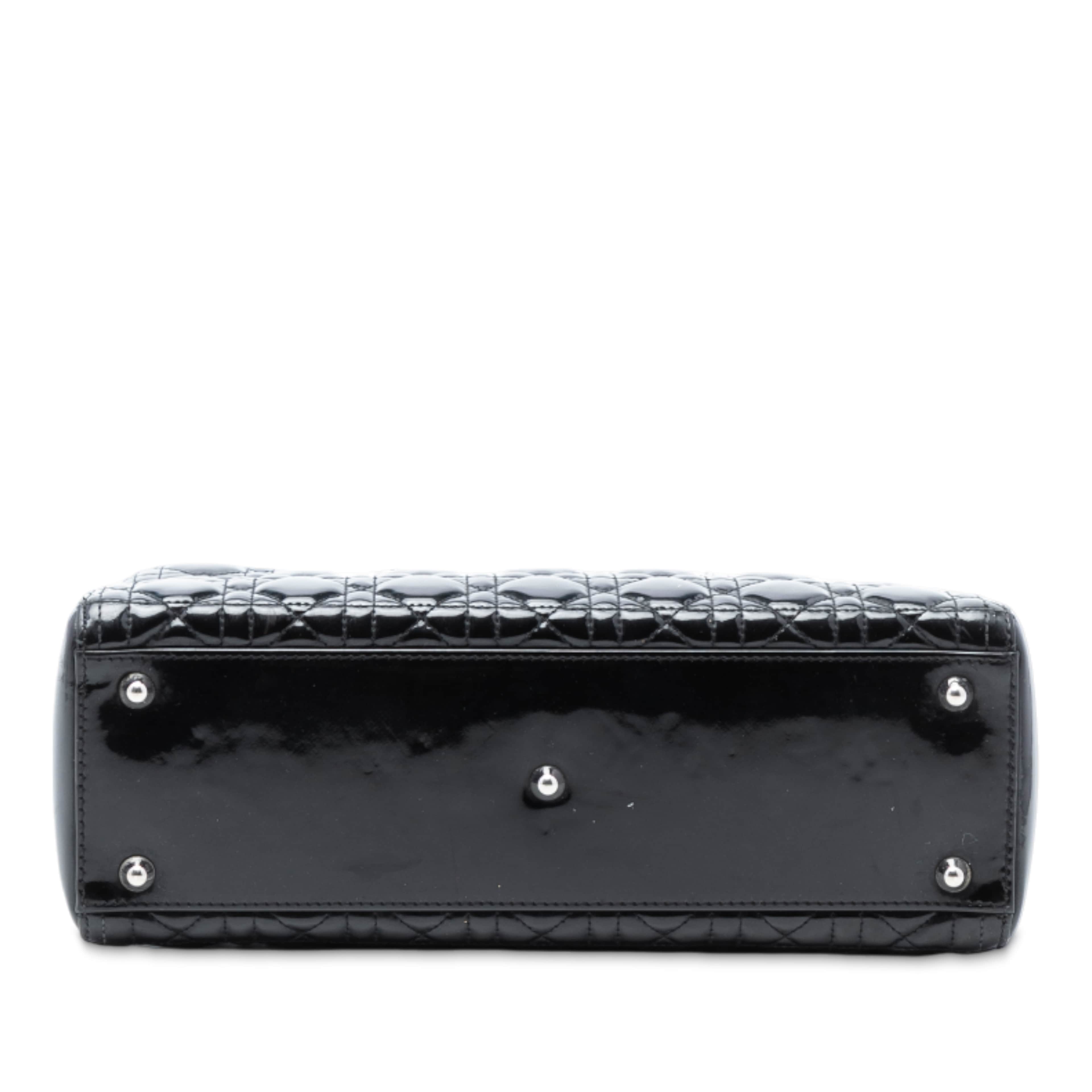 Dior Large Patent Cannage Lady Dior, från Luxclusif, i färgen black. Klicka för att öppna bilden i stort format