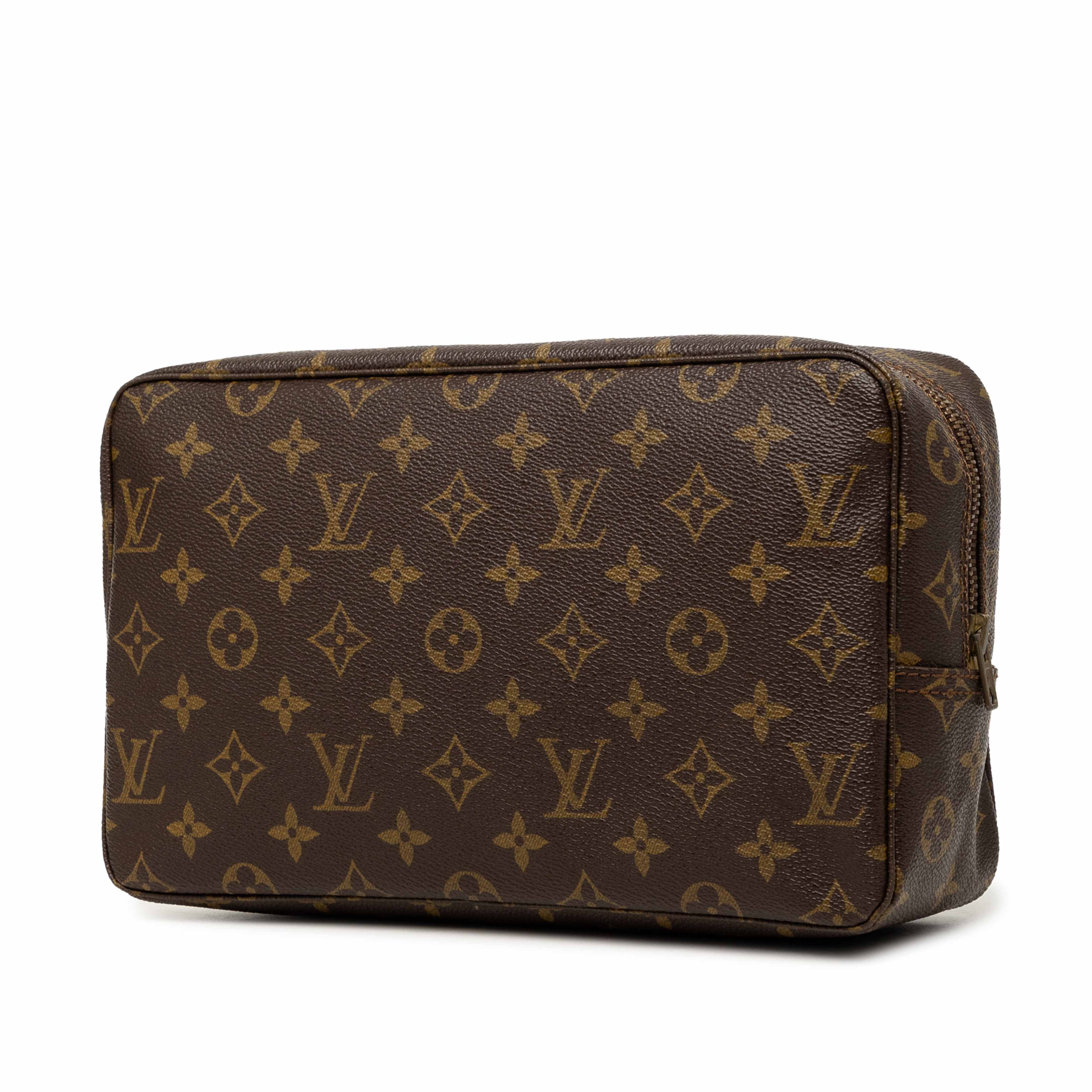 Louis Vuitton Monogram Trousse Toilette 28, från Luxclusif, i färgen brun. Klicka för att öppna bilden i stort format