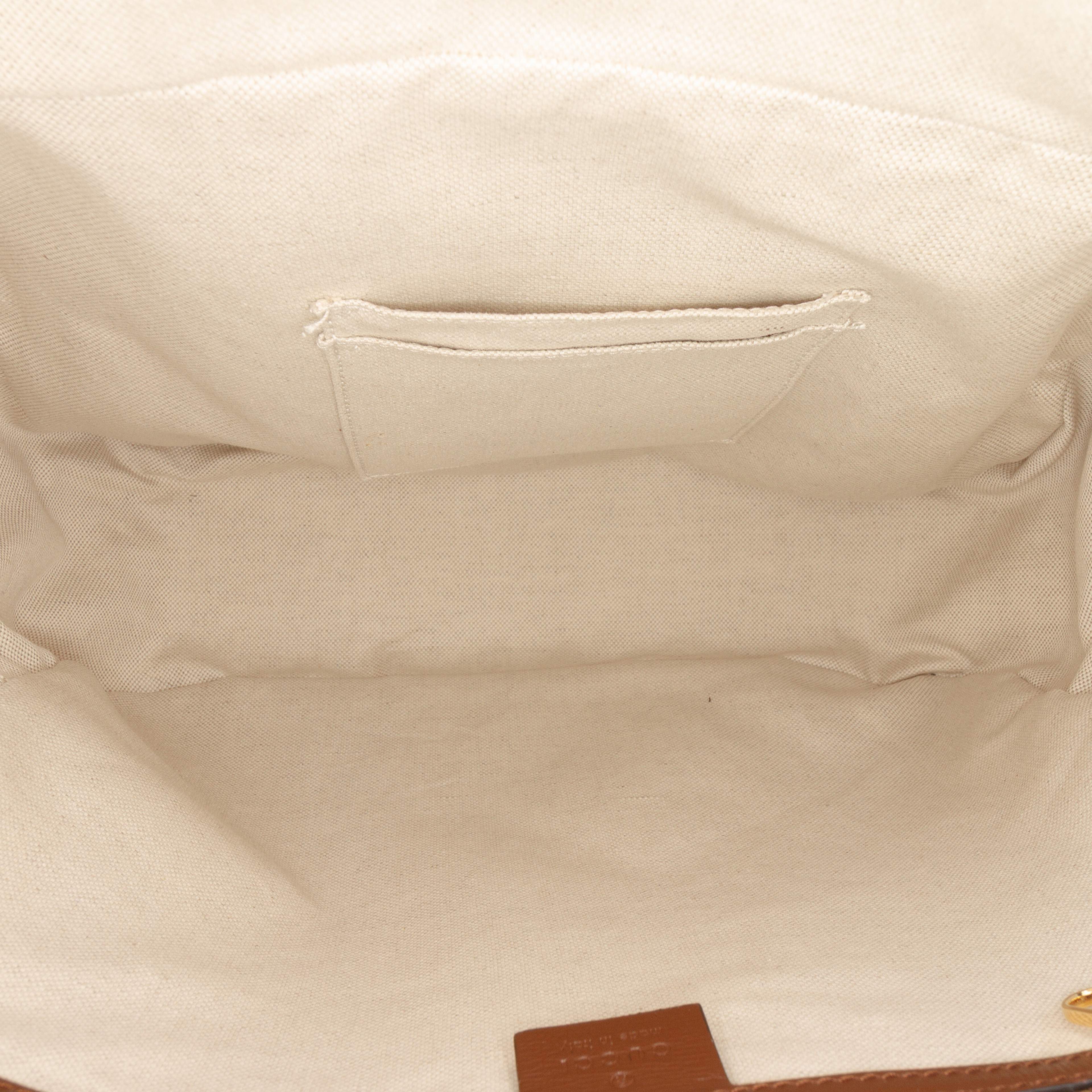 Gucci Medium Gg Supreme Fake Not Backpack, från Luxclusif, i färgen beige. Klicka för att öppna bilden i stort format