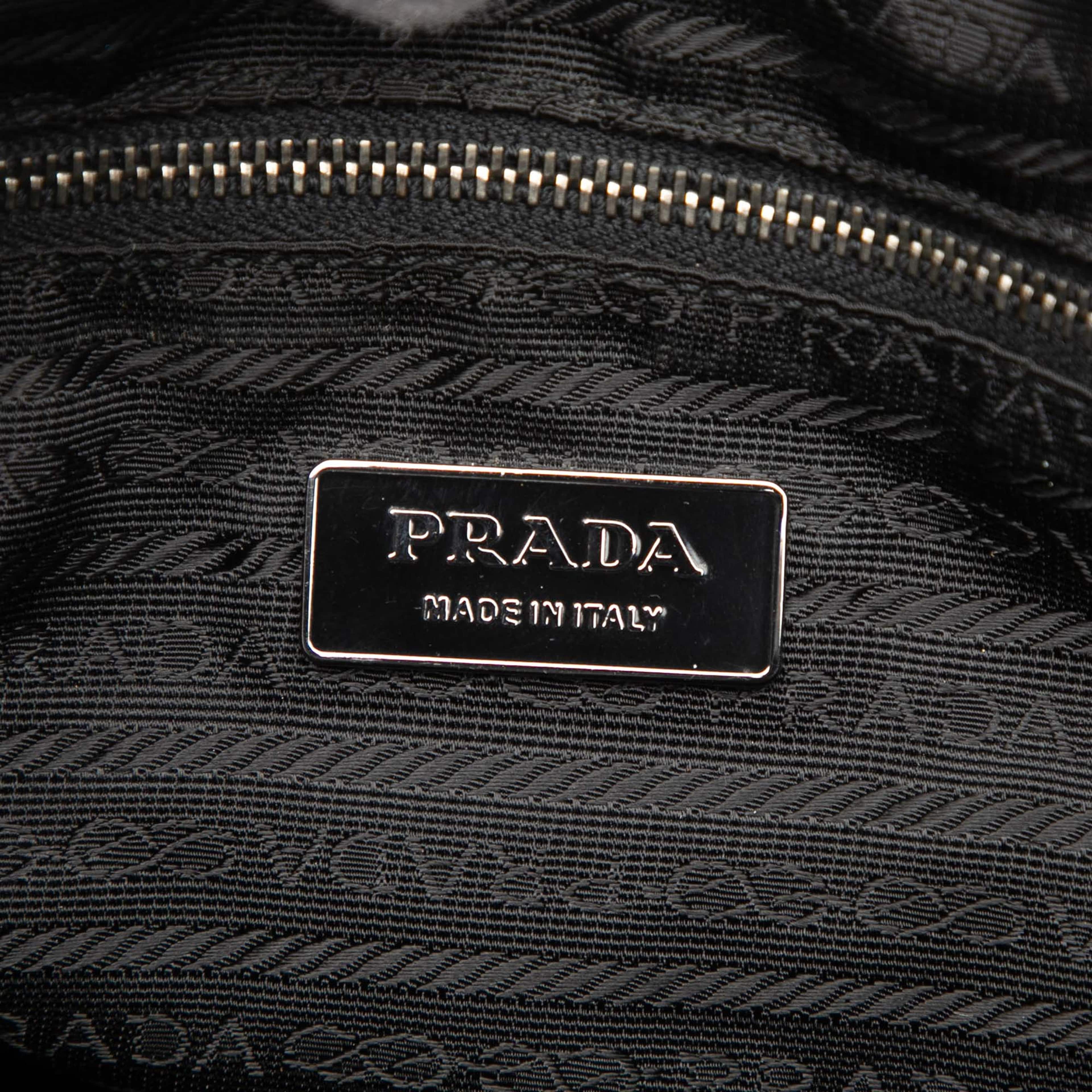 Prada Tessuto Tote, från Luxclusif, i färgen black. Klicka för att öppna bilden i stort format
