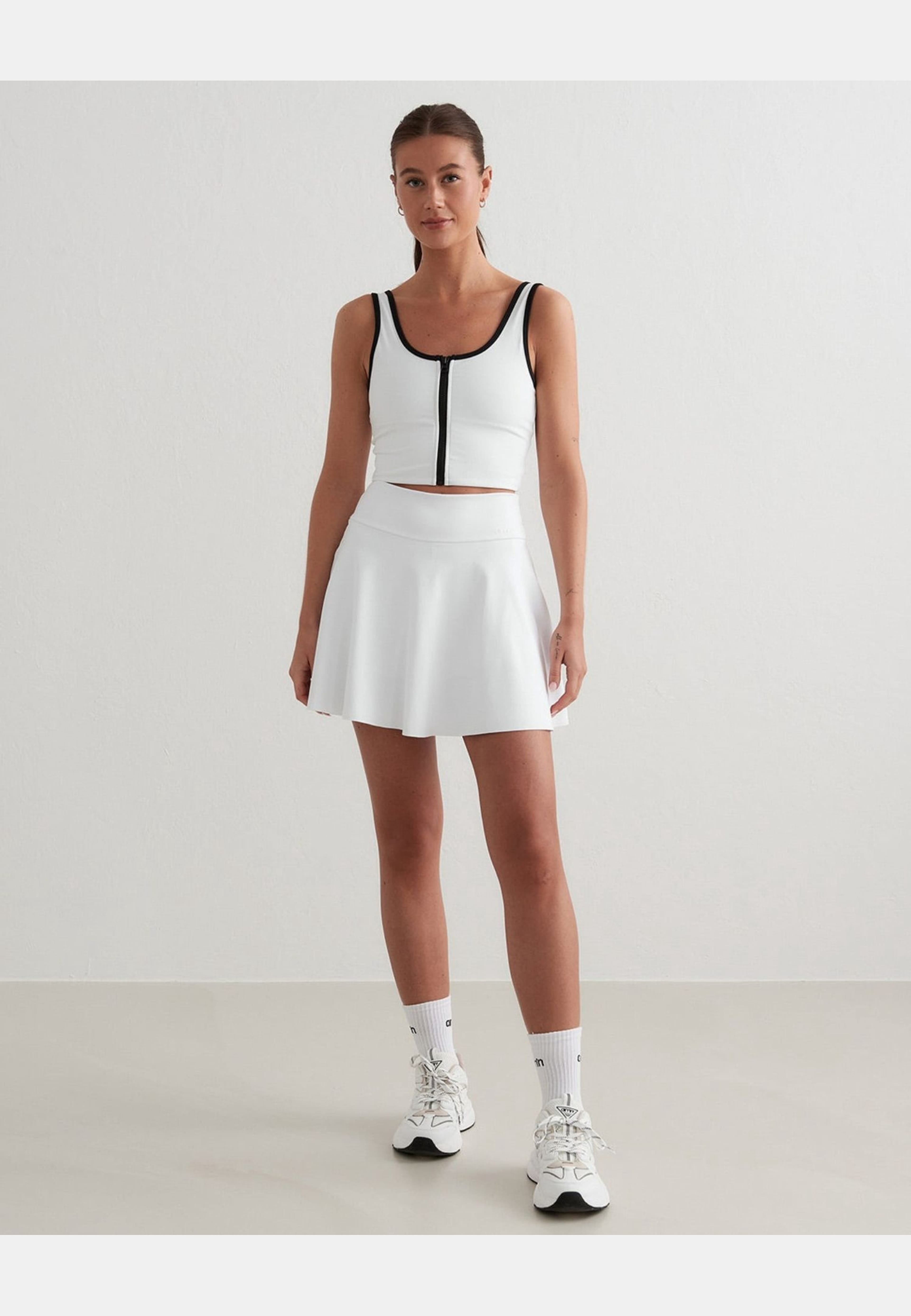 Sense Skort, från aim'n, i färgen white. Klicka för att öppna bilden i stort format