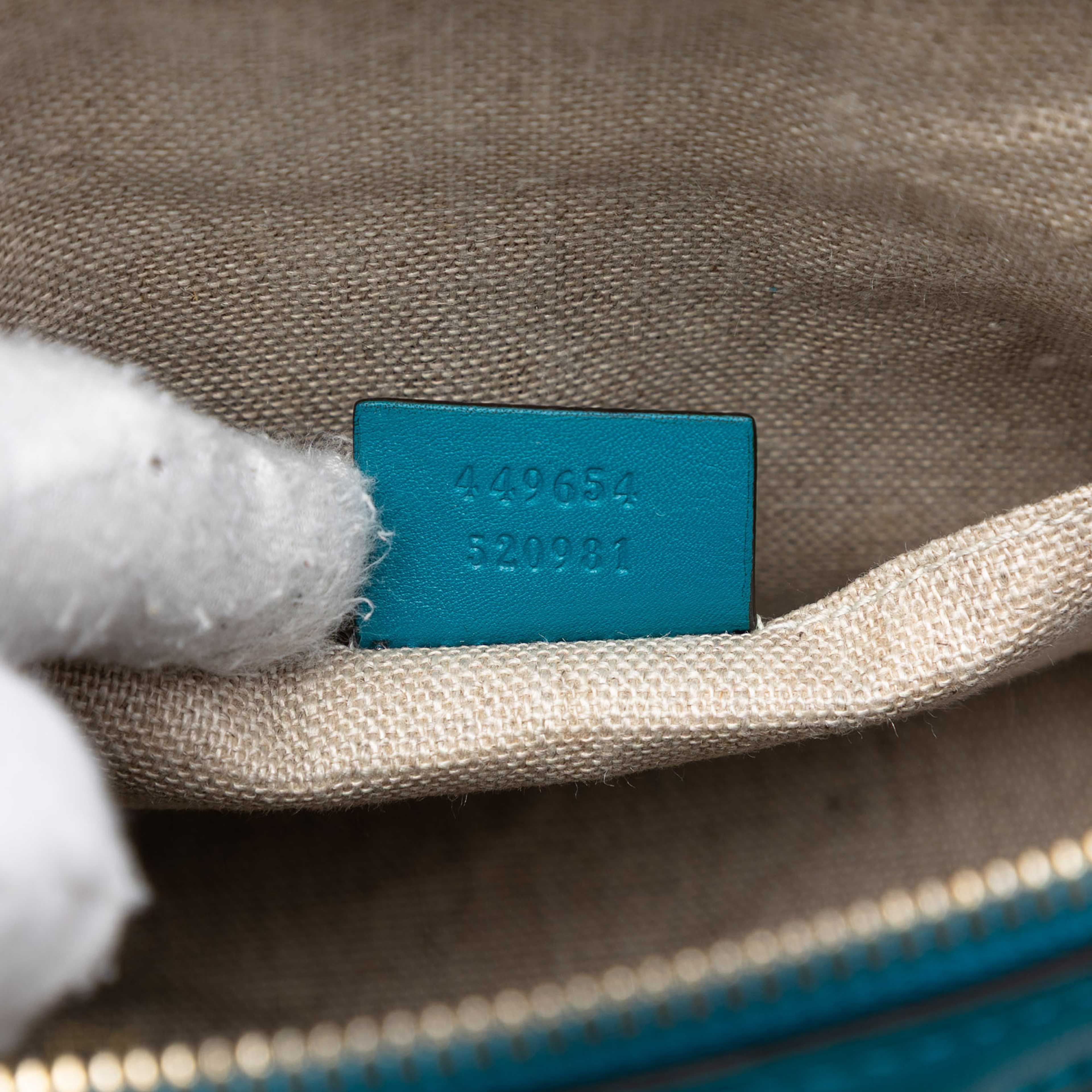 Gucci Mini Microguccissima Dome Satchel, från Luxclusif, i färgen turquoise. Klicka för att öppna bilden i stort format