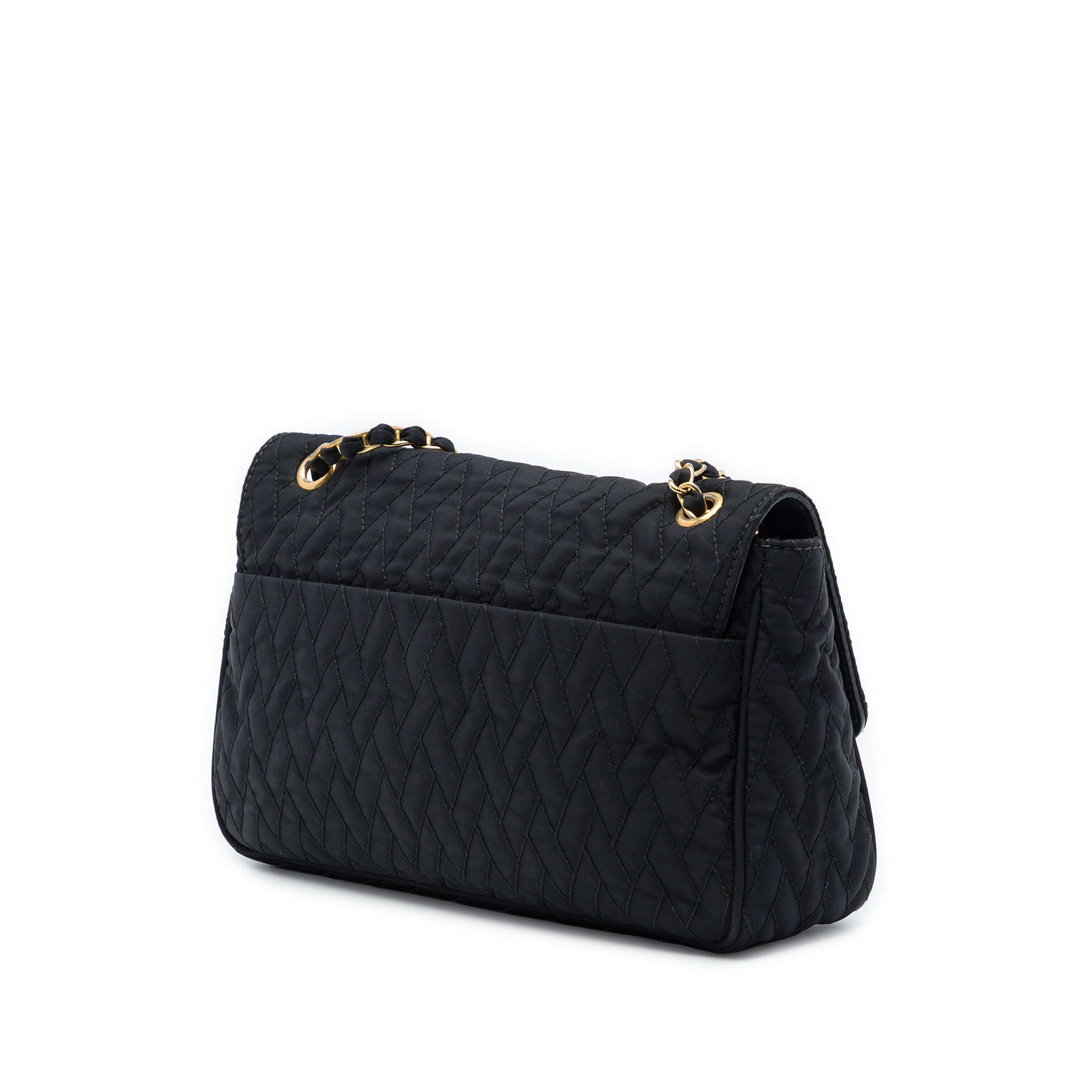 Prada Impuntu Tessuto Chain Flap Shoulder Bag, från Luxclusif, i färgen svart. Klicka för att öppna bilden i stort format