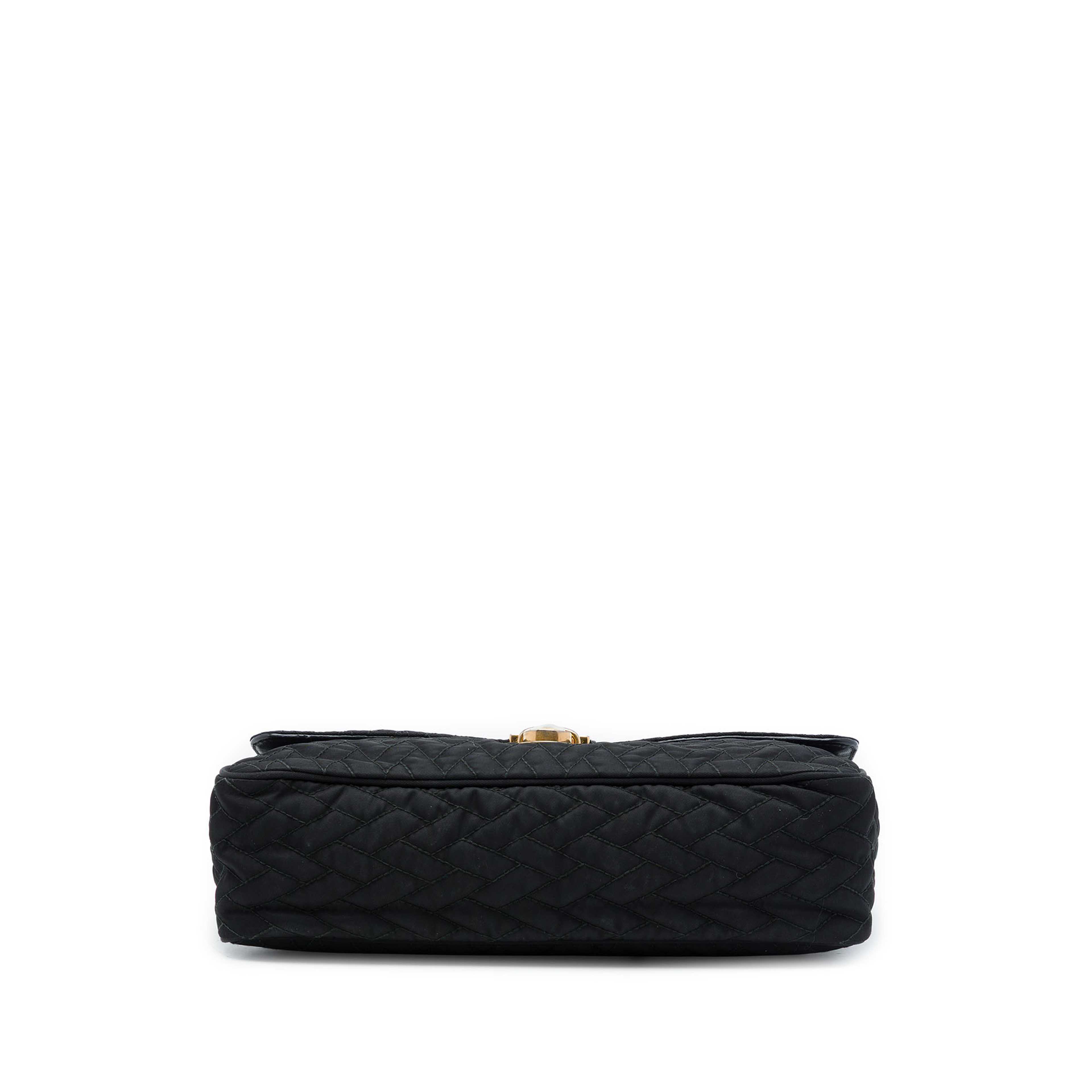 Prada Impuntu Tessuto Chain Flap Shoulder Bag, från Luxclusif, i färgen svart. Klicka för att öppna bilden i stort format