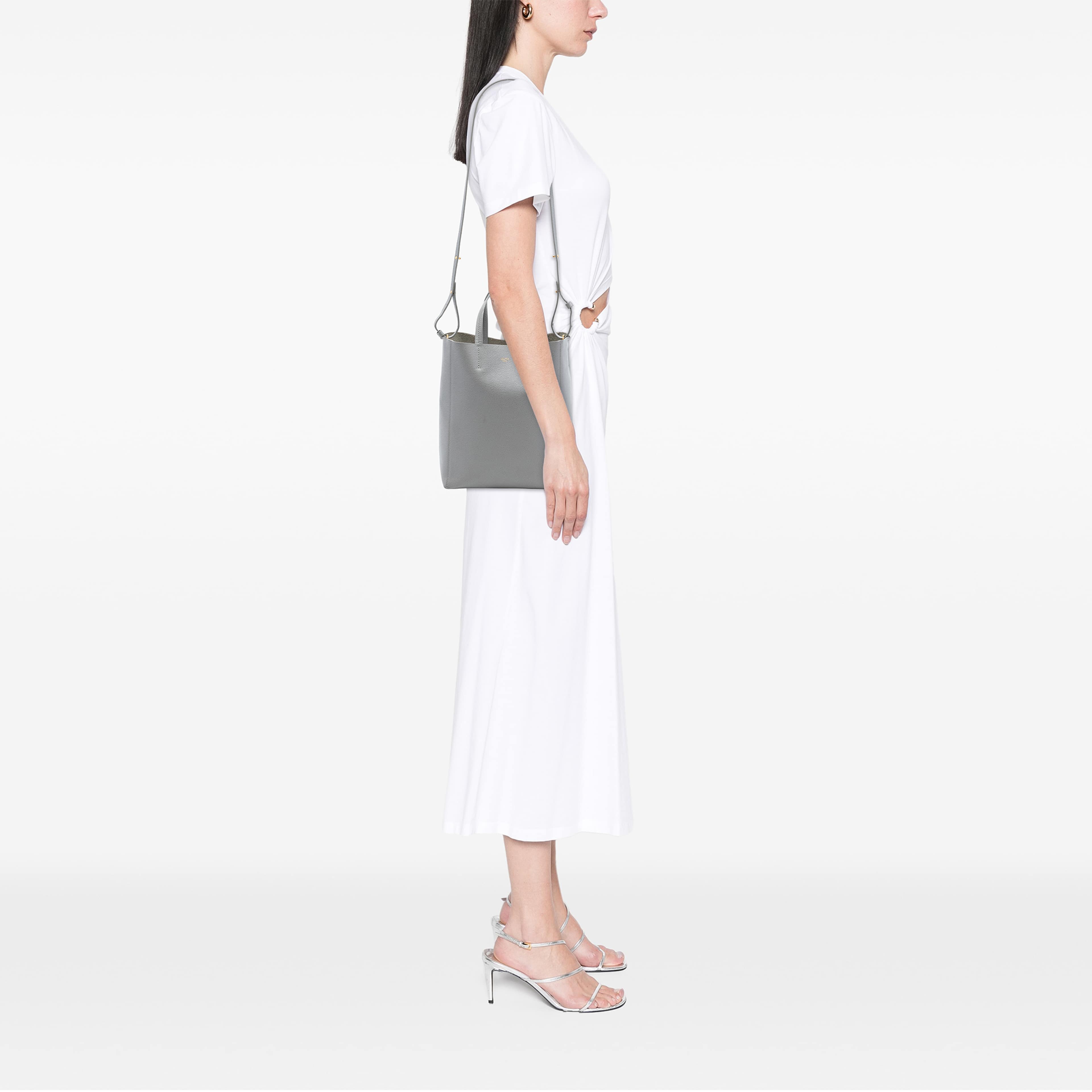 Celine Small Grained Calfskin Vertical Cabas Tote, från Luxclusif, i färgen grå. Klicka för att öppna bilden i stort format