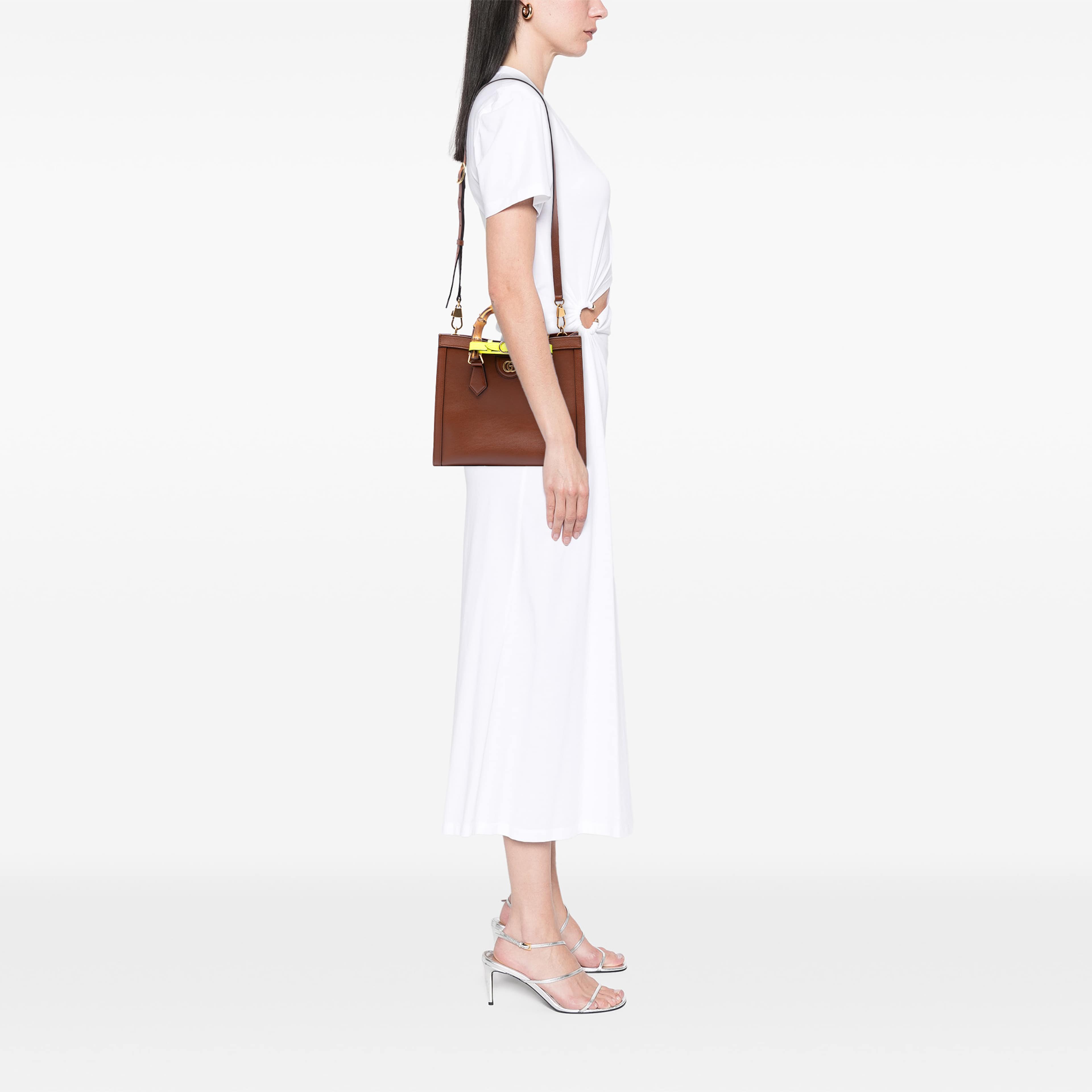 Gucci Medium Leather Bamboo Diana Satchel, från Luxclusif, i färgen brown. Klicka för att öppna bilden i stort format
