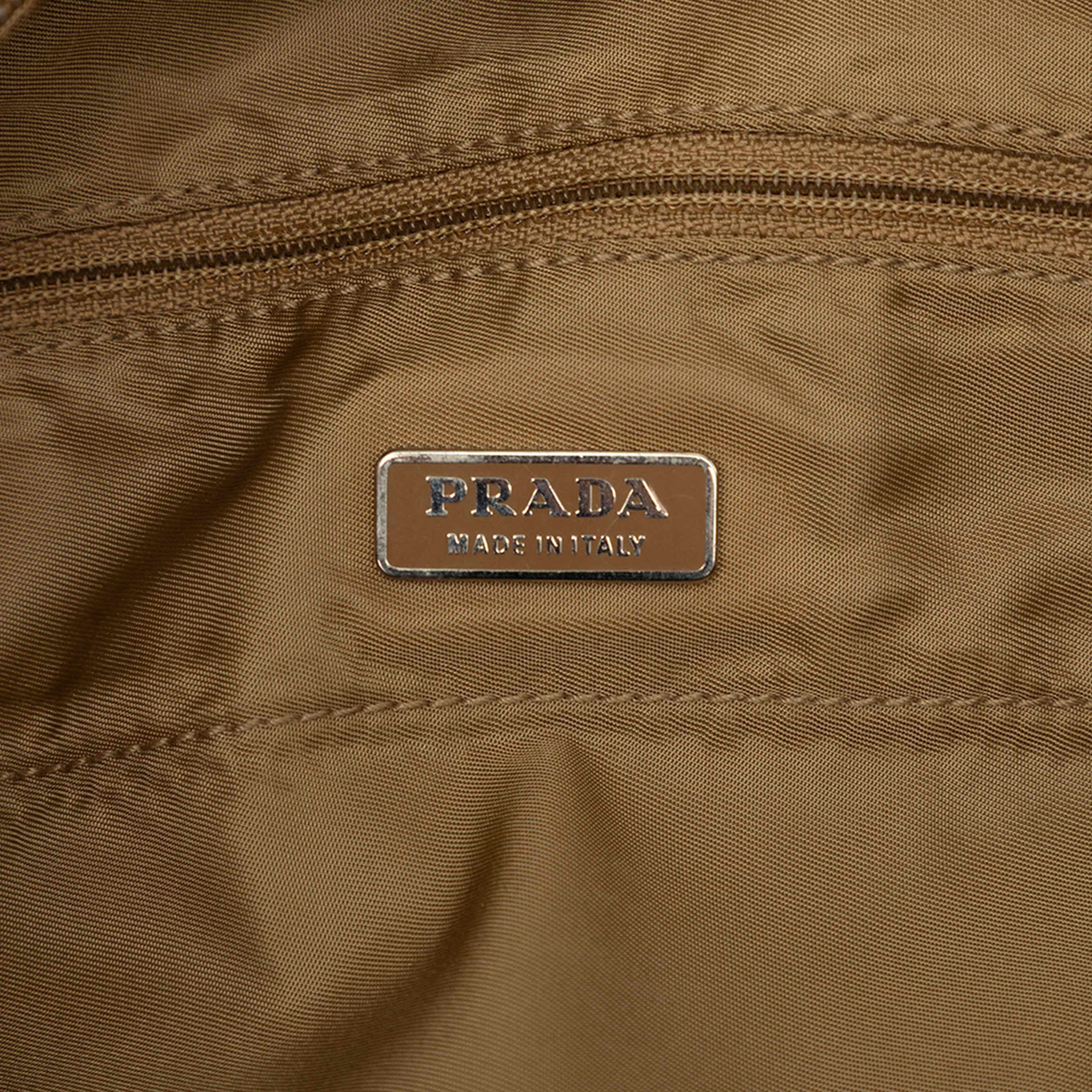 Prada Tessuto Tote, från Luxclusif, i färgen brun. Klicka för att öppna bilden i stort format