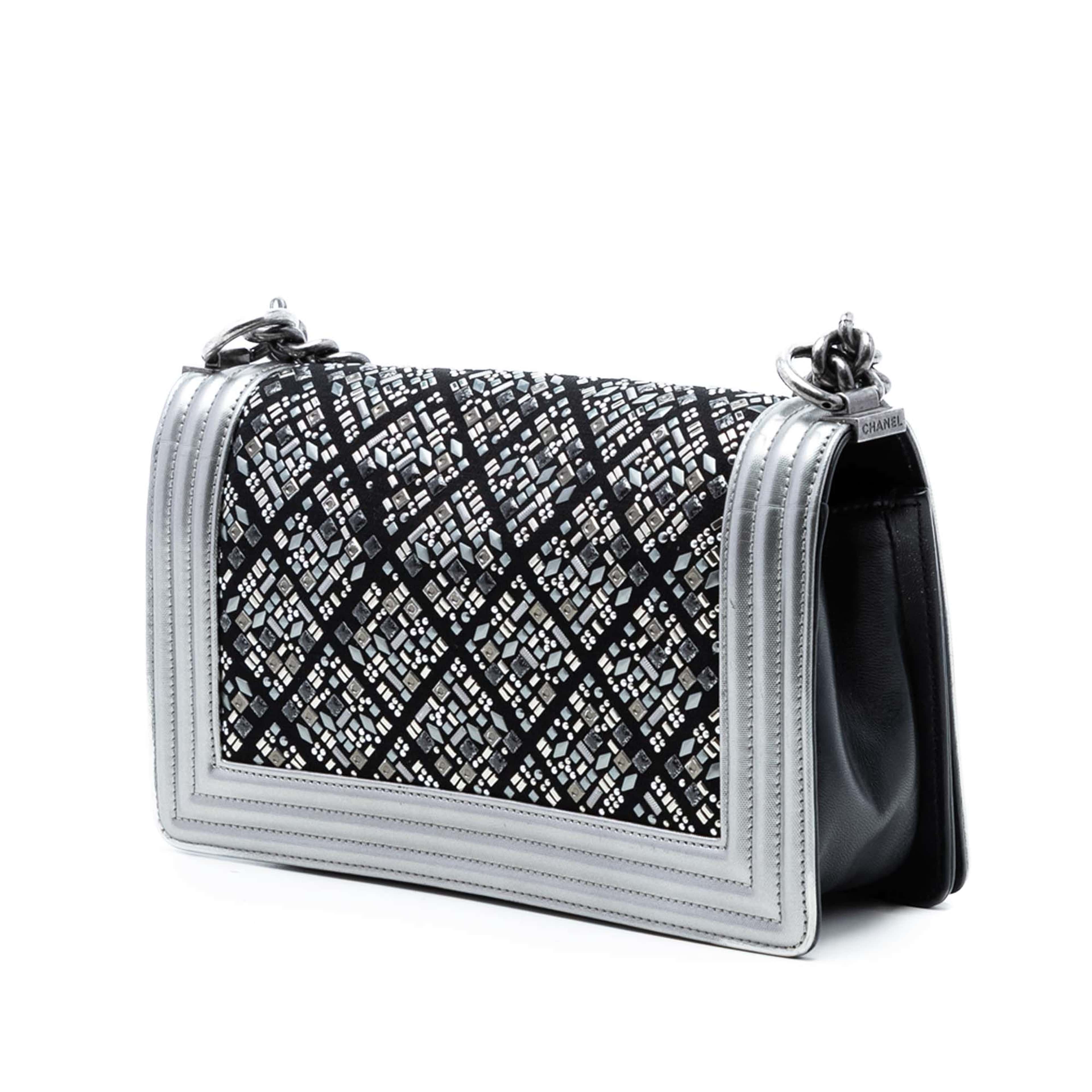 Chanel Old Medium Calfskin Crystal Embellished Boy Flap, från Luxclusif, i färgen silver. Klicka för att öppna bilden i stort format