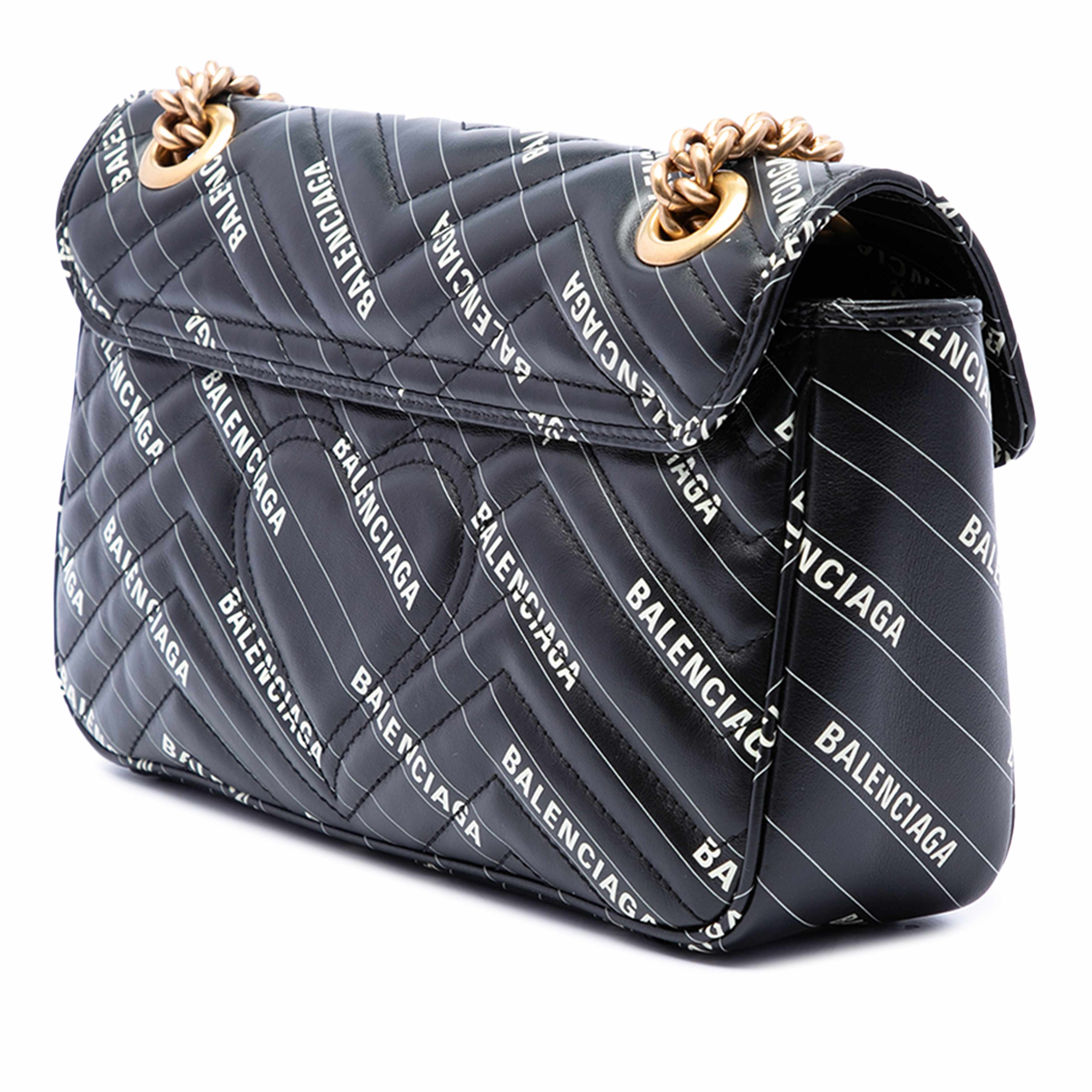 Gucci Balenciaga The Hacker Project Medium Gg Marmont Matelasse Leather Shoulder Bag, från Luxclusif, i färgen svart. Klicka för att öppna bilden i stort format