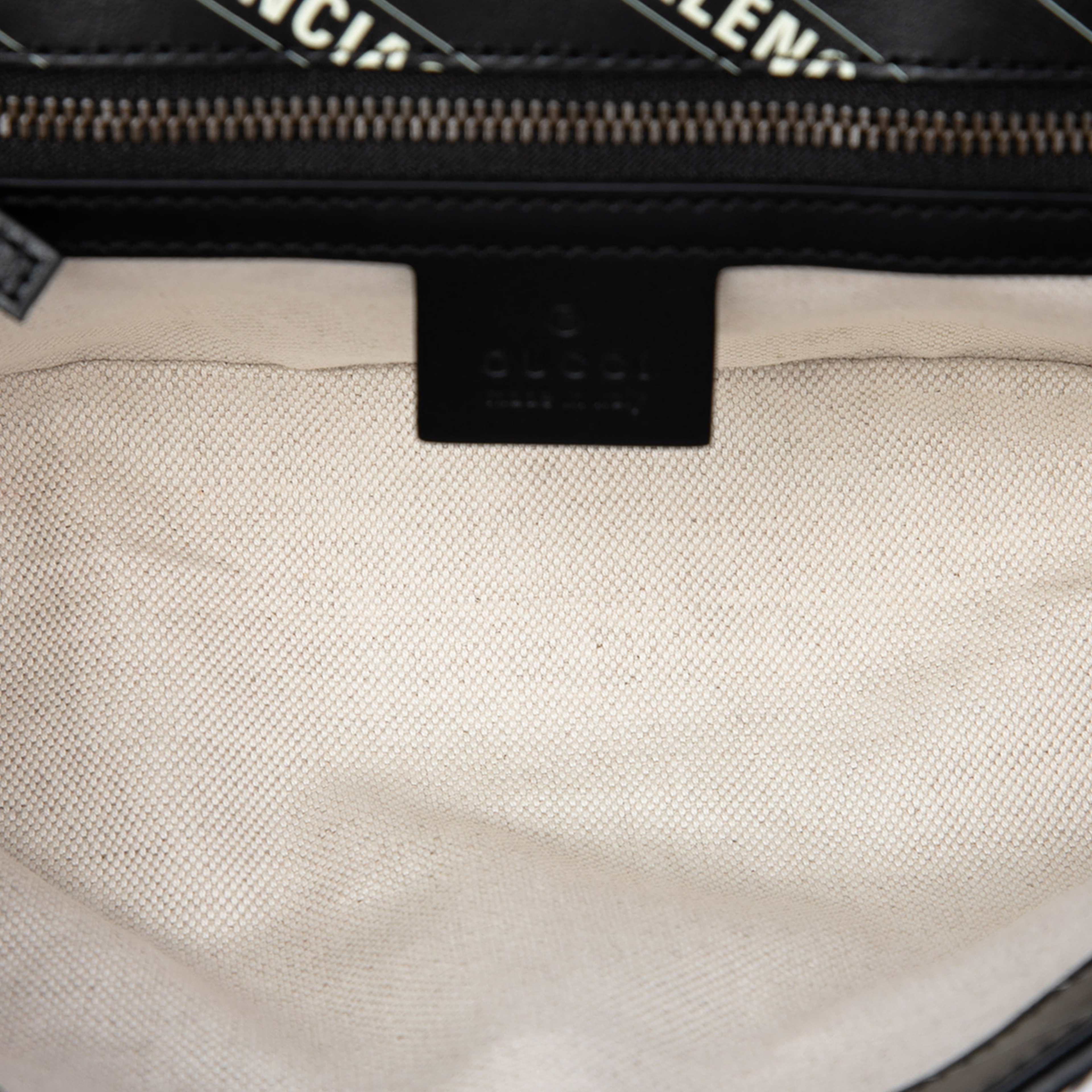 Gucci Balenciaga The Hacker Project Medium Gg Marmont Matelasse Leather Shoulder Bag, från Luxclusif, i färgen svart. Klicka för att öppna bilden i stort format