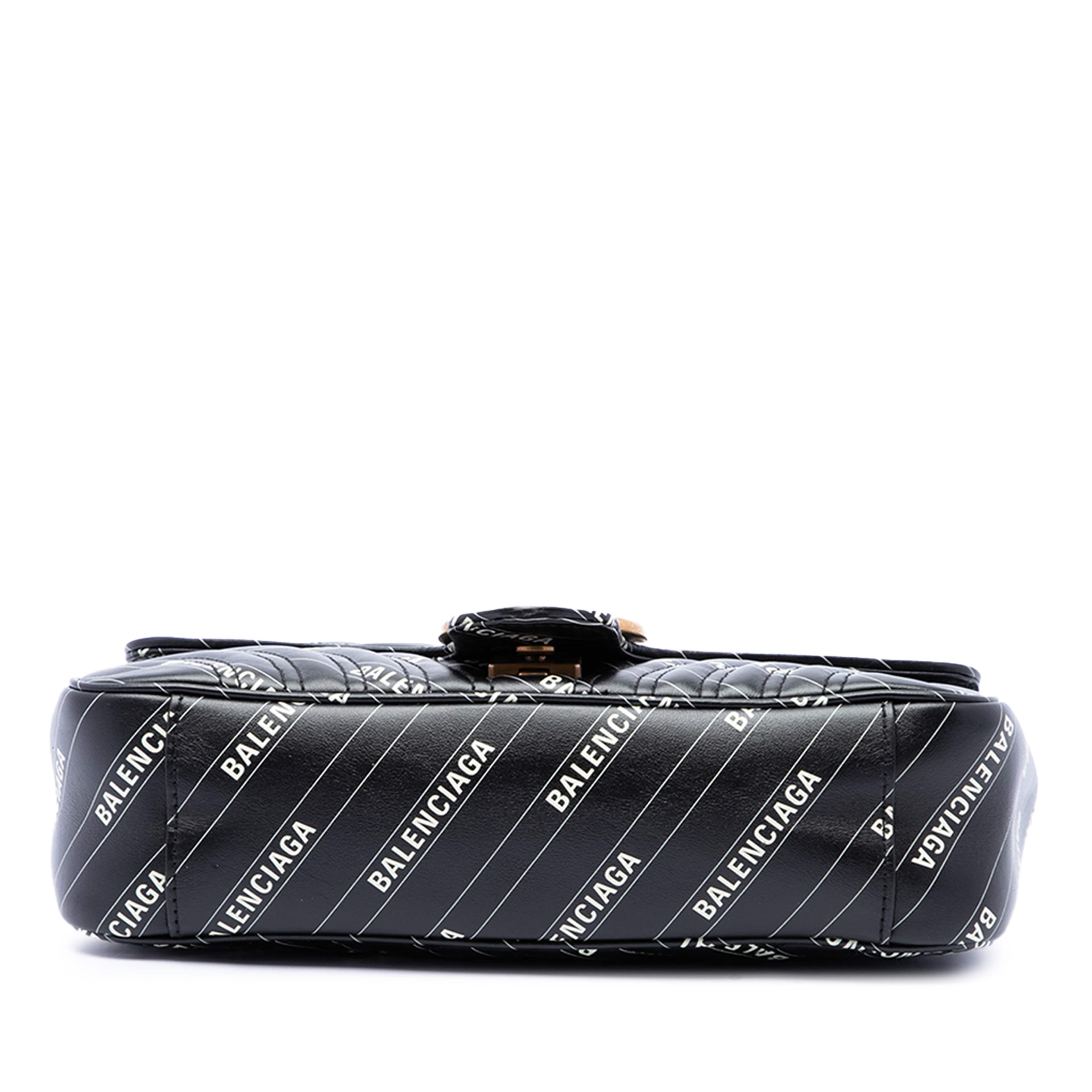 Gucci Balenciaga The Hacker Project Medium Gg Marmont Matelasse Leather Shoulder Bag, från Luxclusif, i färgen svart. Klicka för att öppna bilden i stort format