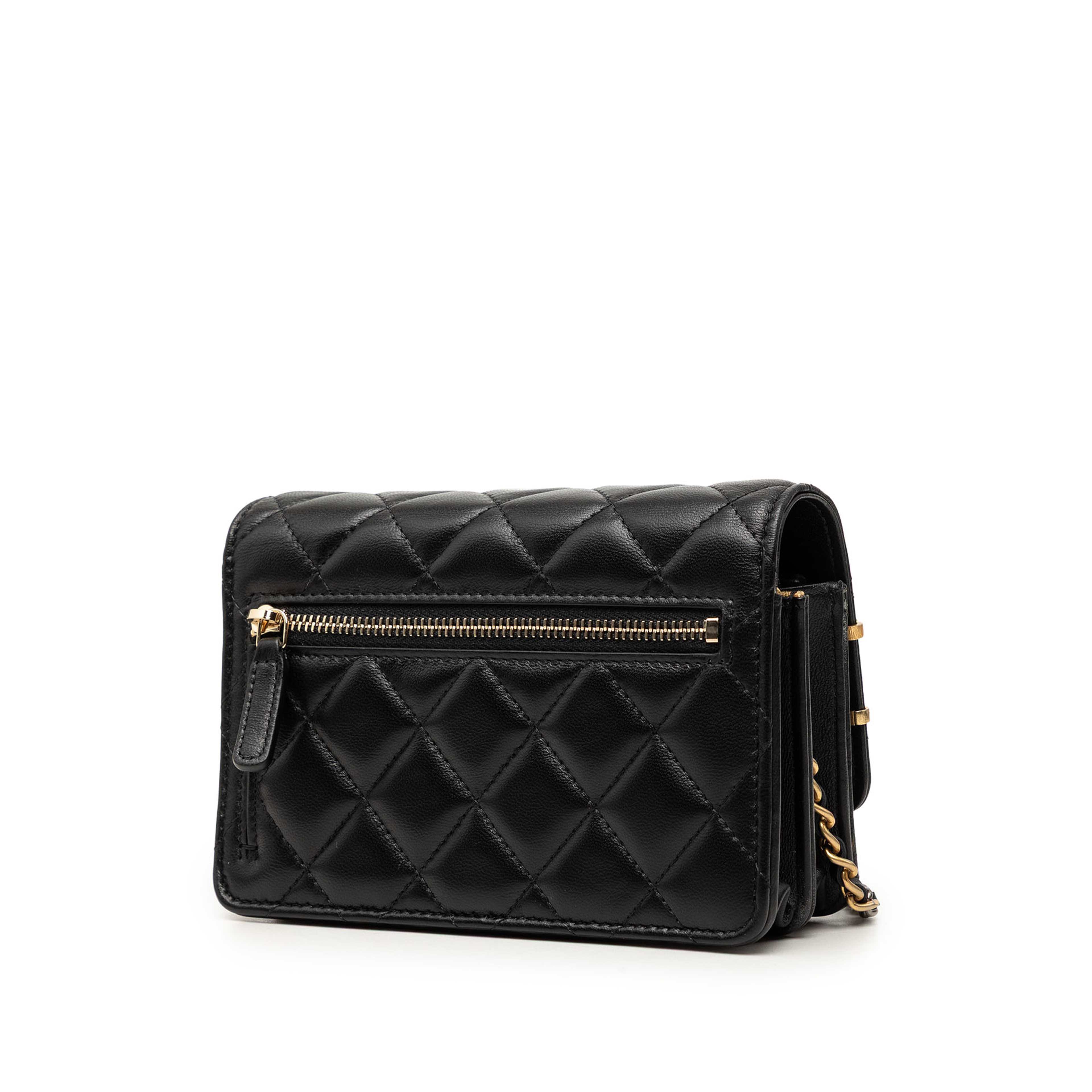 Chanel Mini Cc Quilted Lambskin Coco Clips Wallet On Chain, från Luxclusif, i färgen svart. Klicka för att öppna bilden i stort format