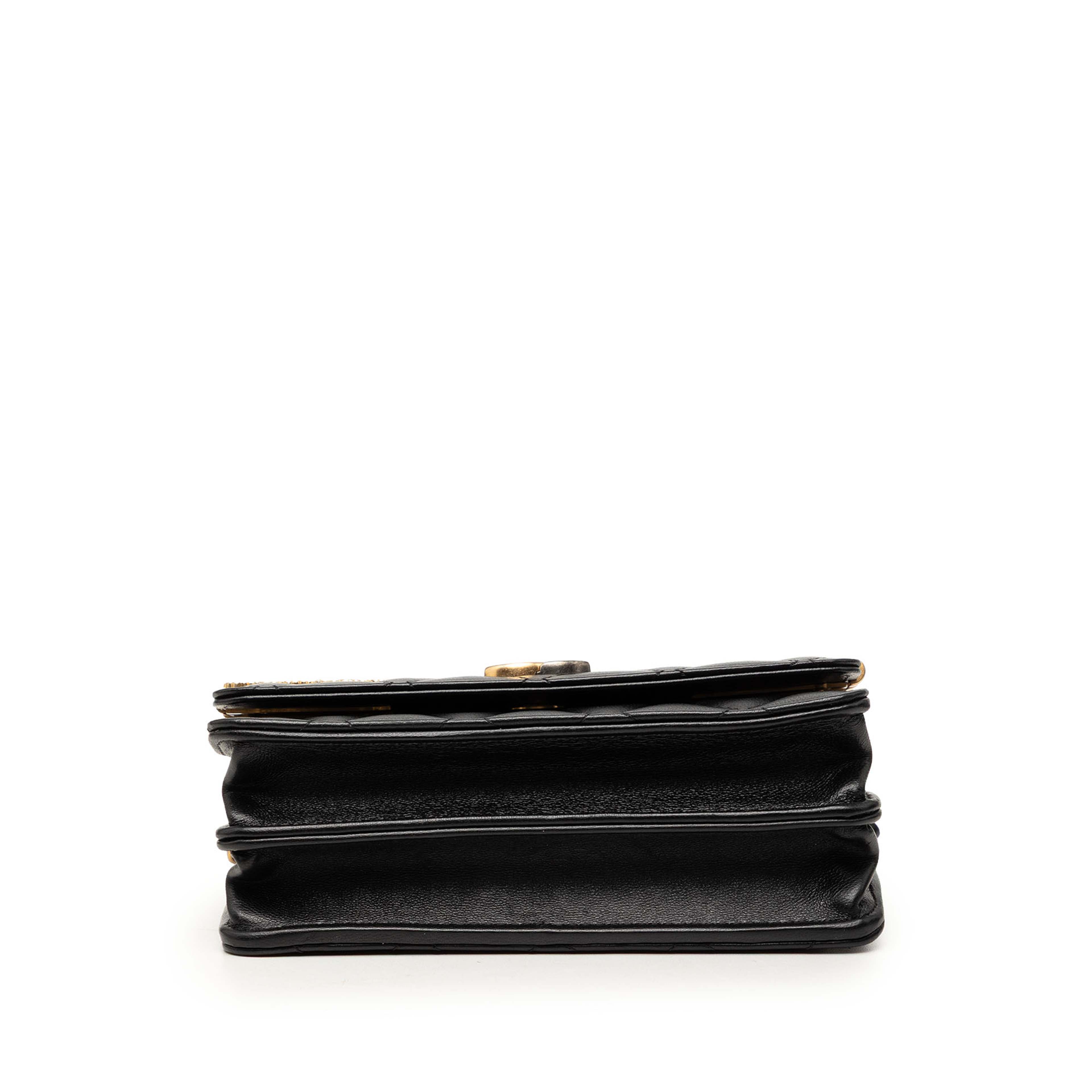 Chanel Mini Cc Quilted Lambskin Coco Clips Wallet On Chain, från Luxclusif, i färgen svart. Klicka för att öppna bilden i stort format