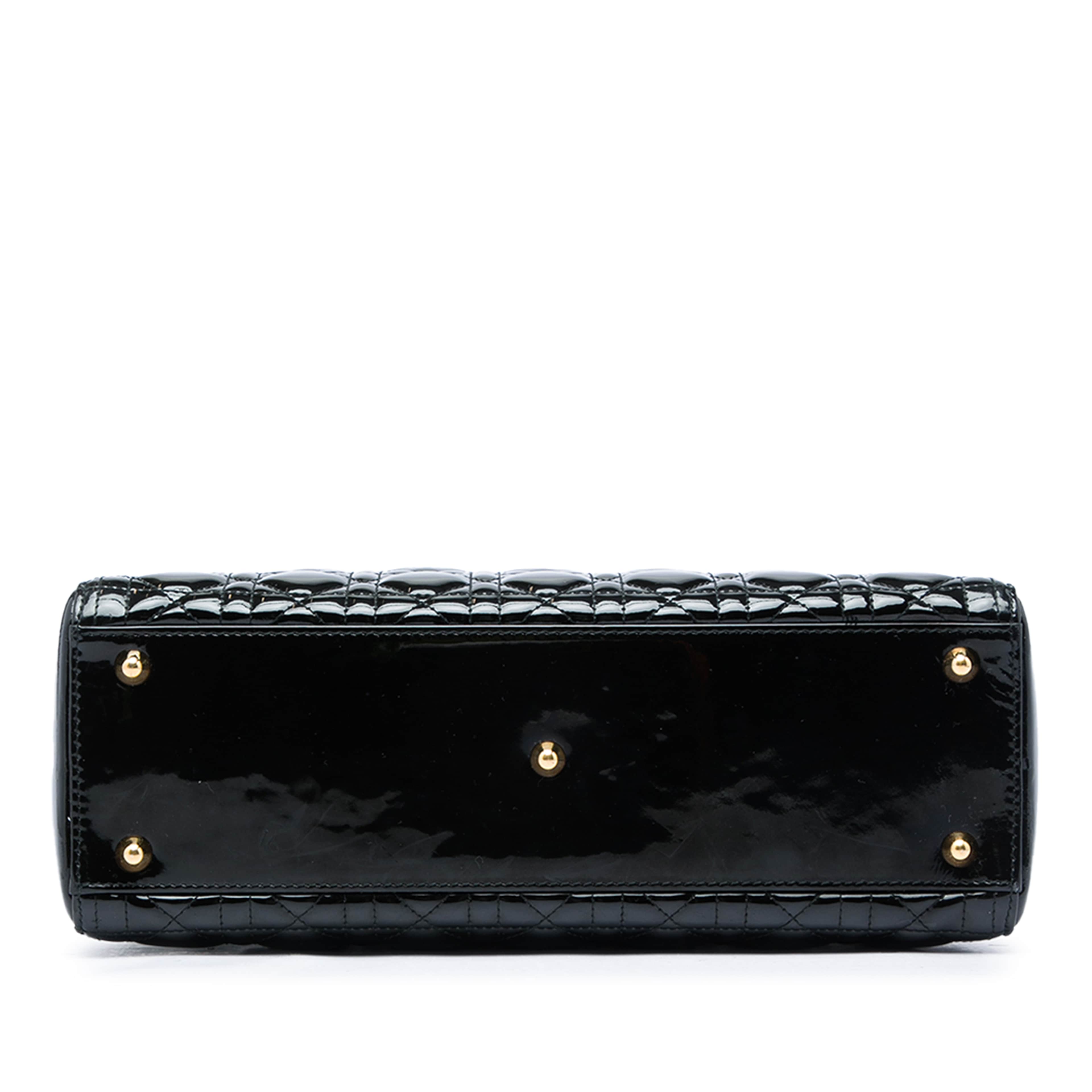 Dior Large Patent Cannage Lady Dior, från Luxclusif, i färgen svart. Klicka för att öppna bilden i stort format