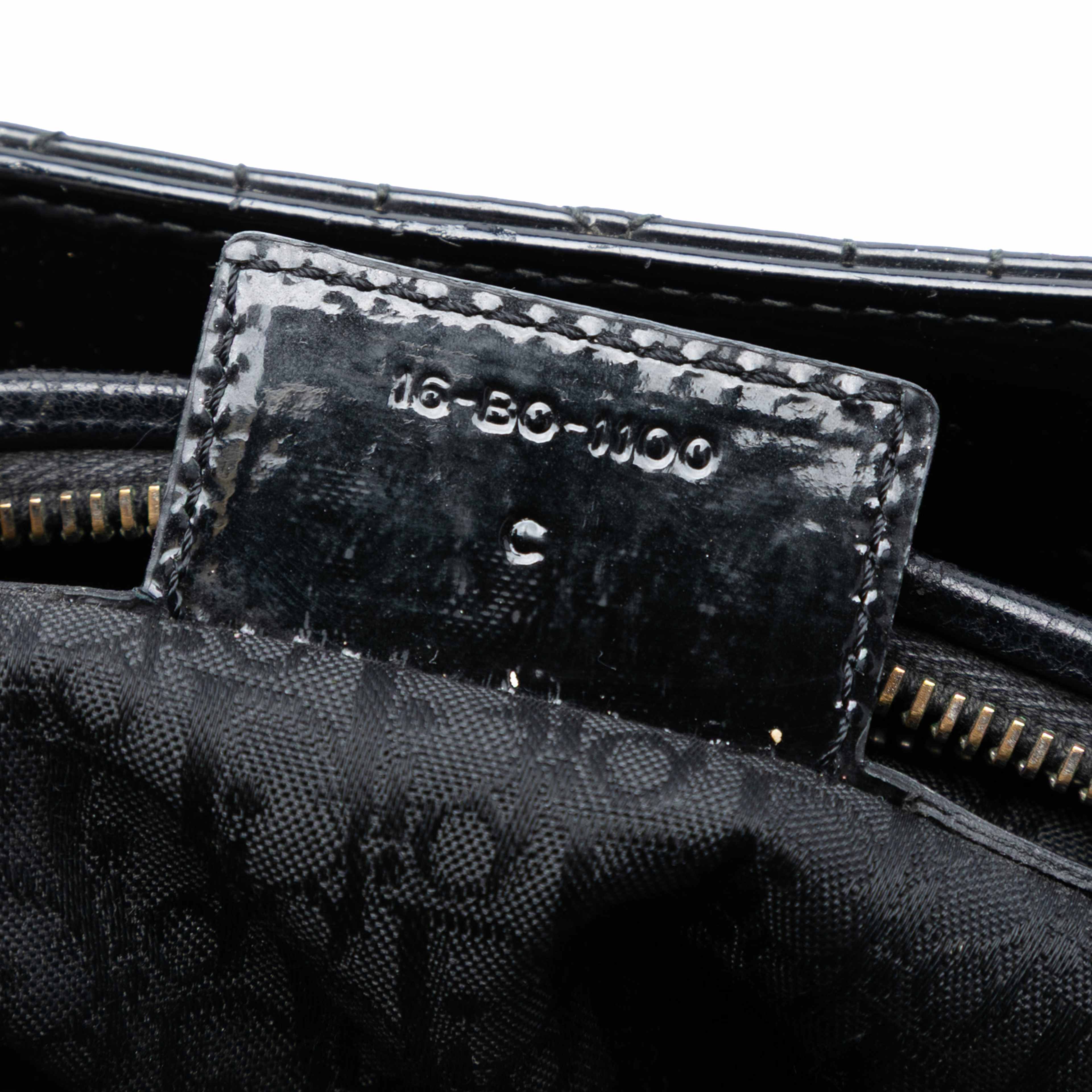 Dior Medium Patent Cannage Lady Dior, från Luxclusif, i färgen black. Klicka för att öppna bilden i stort format