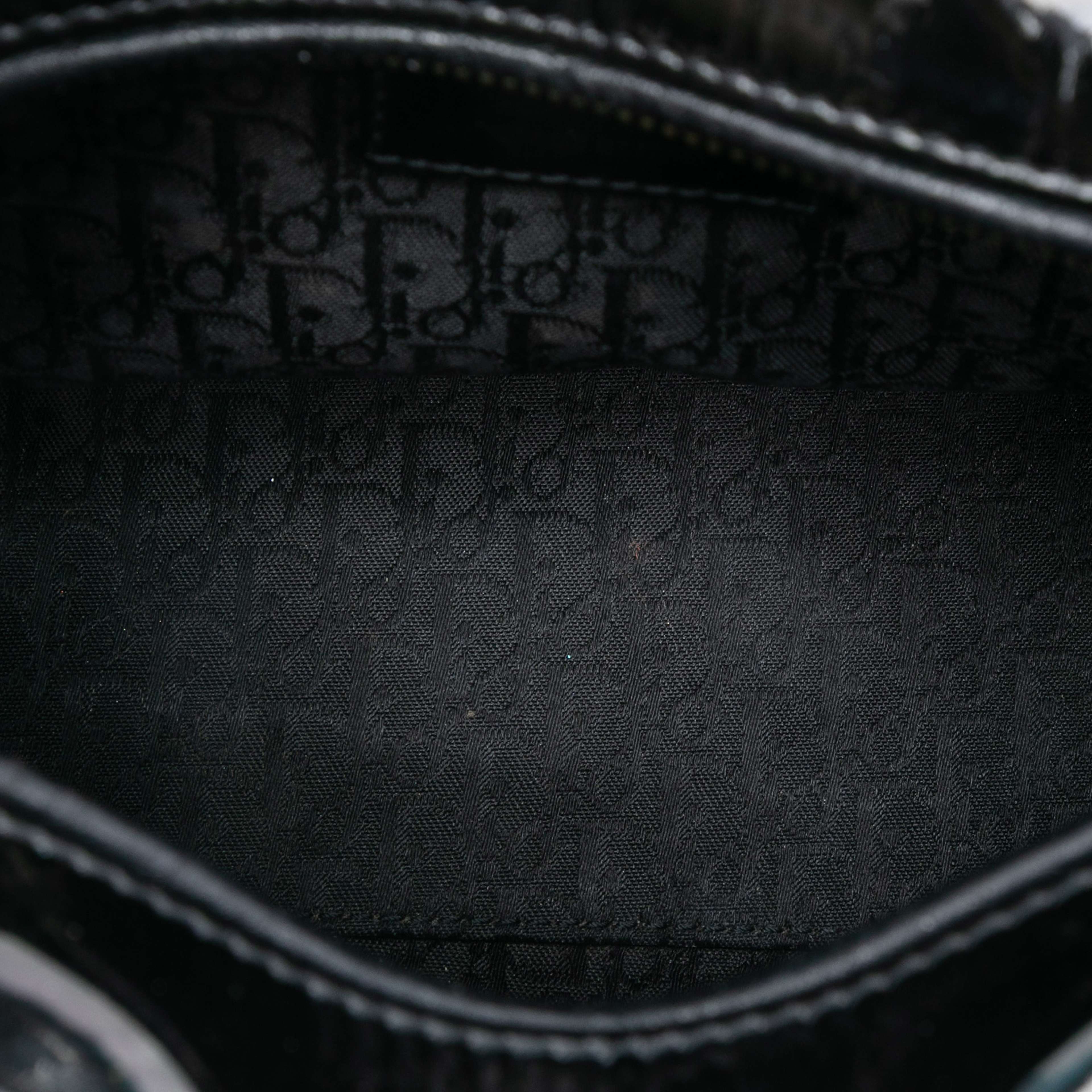 Dior Medium Patent Cannage Lady Dior, från Luxclusif, i färgen black. Klicka för att öppna bilden i stort format