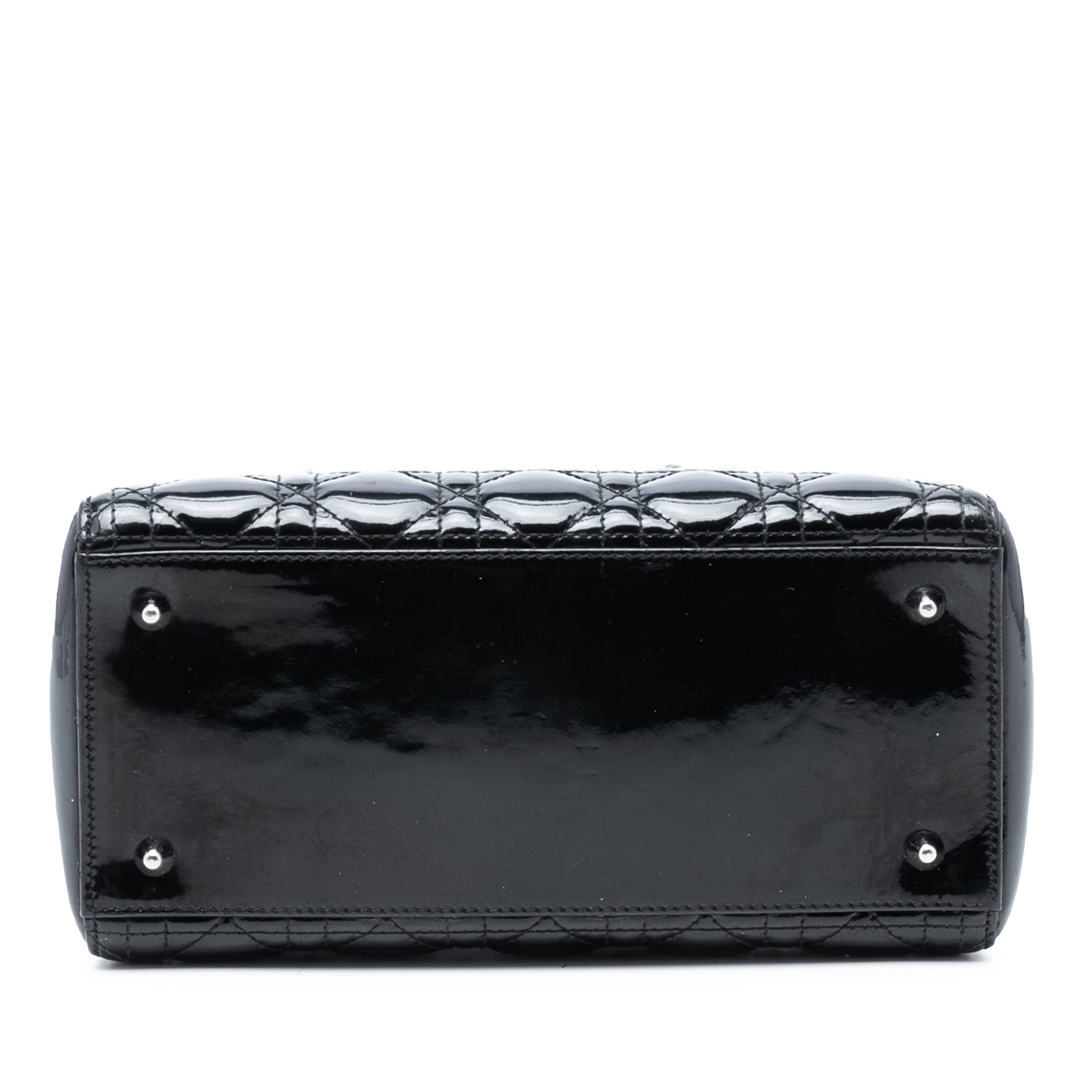 Dior Medium Patent Cannage Lady Dior, från Luxclusif, i färgen black. Klicka för att öppna bilden i stort format