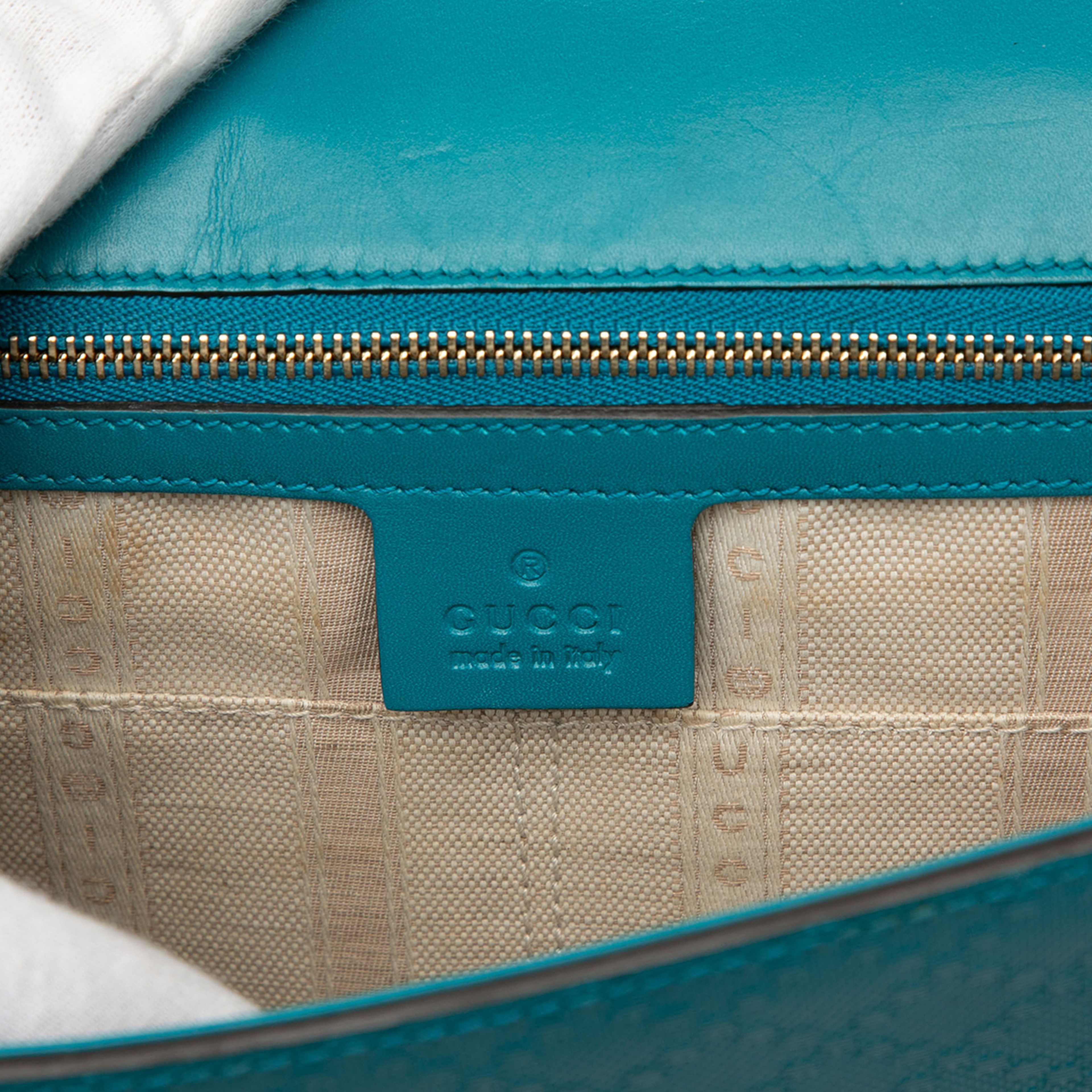Gucci Diamante Bright Leather Clutch, från Luxclusif, i färgen turquoise. Klicka för att öppna bilden i stort format