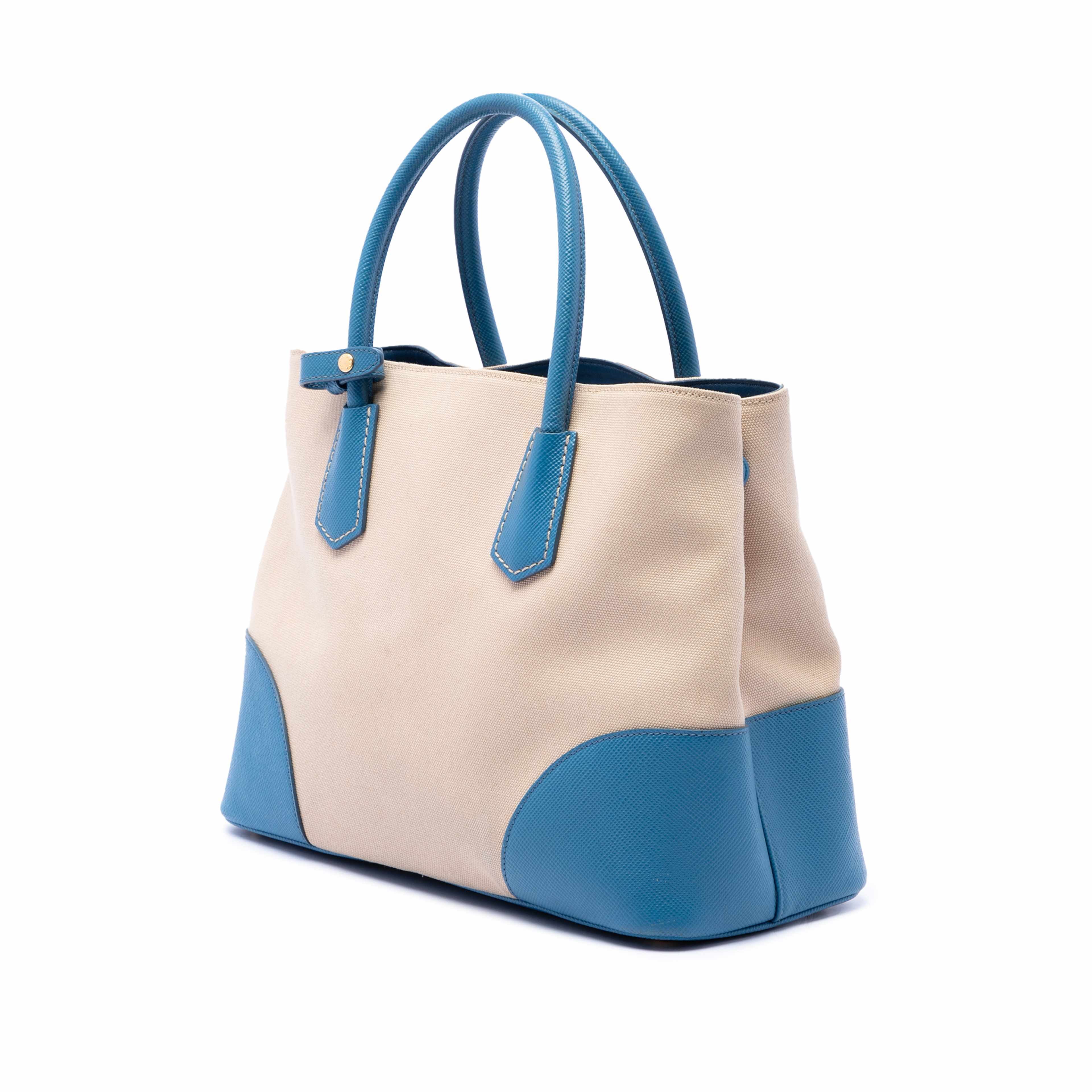 Prada Medium Saffiano Cuir Trimmed Canvas Double Satchel, från Luxclusif, i färgen beige. Klicka för att öppna bilden i stort format