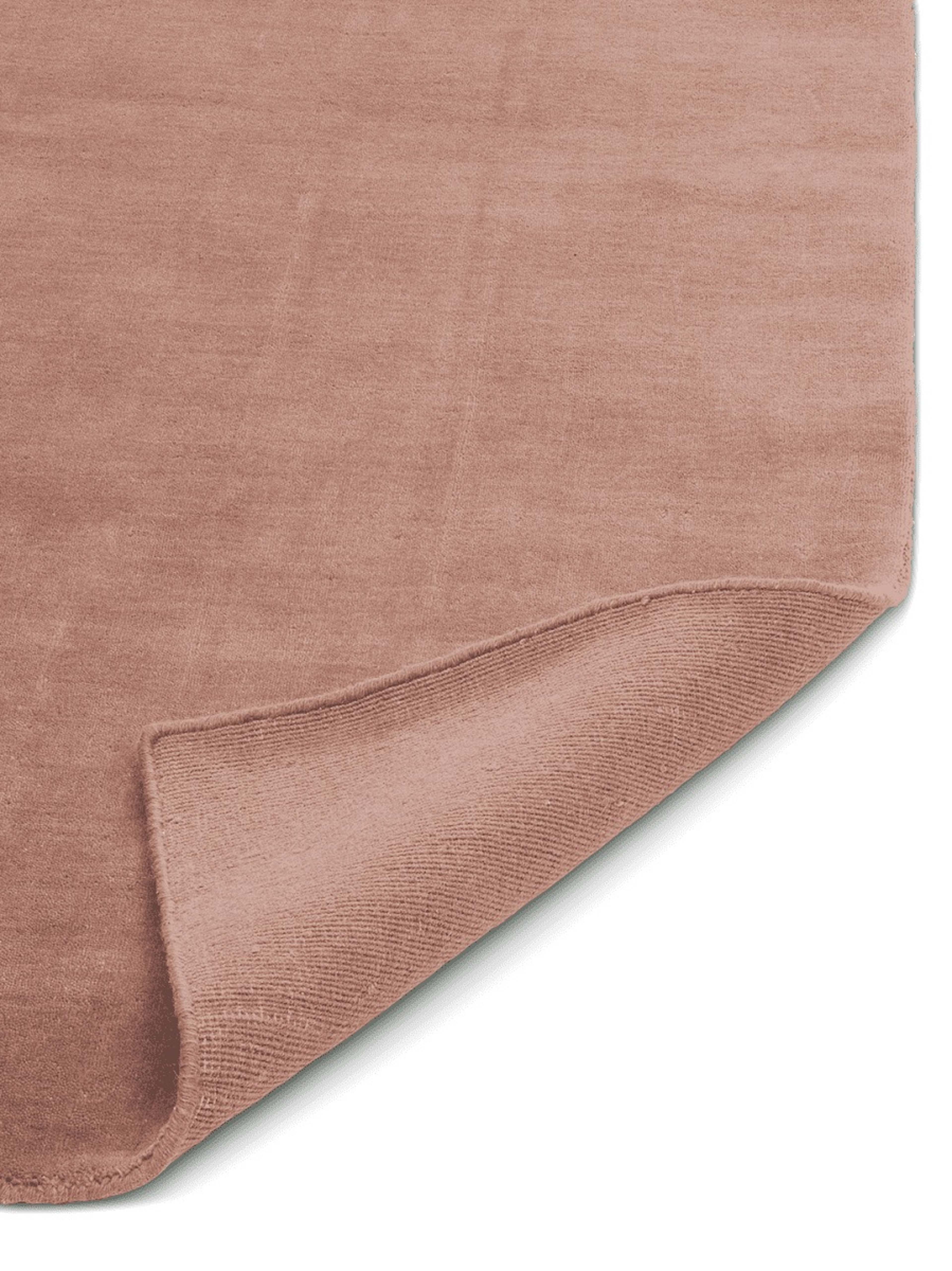 Ullmatta Solid 170x230cm, från Classic Collection, i färgen pink. Klicka för att öppna bilden i stort format