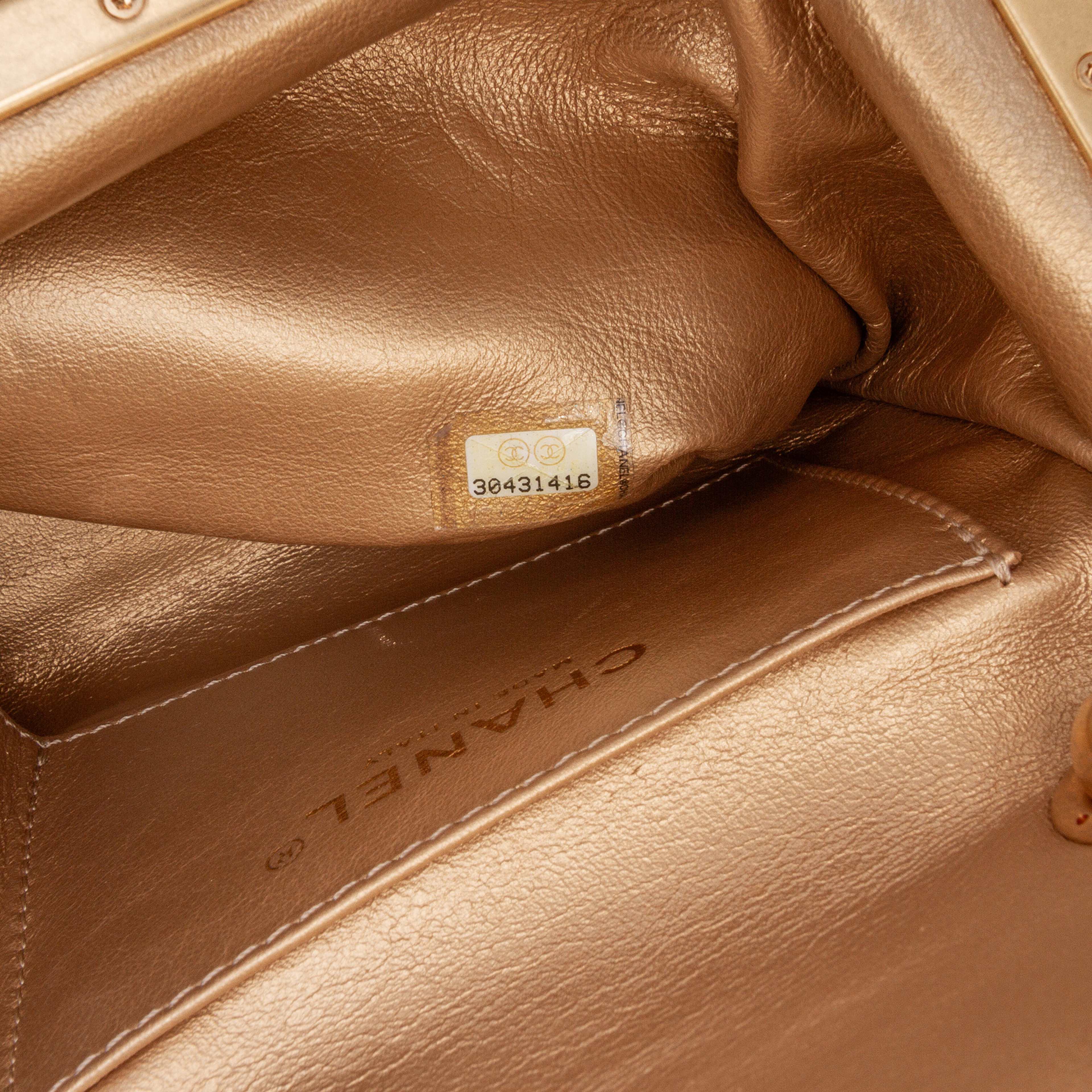 Chanel Quilted Lambskin My Crush Vanity Bag, från Luxclusif, i färgen light pink. Klicka för att öppna bilden i stort format