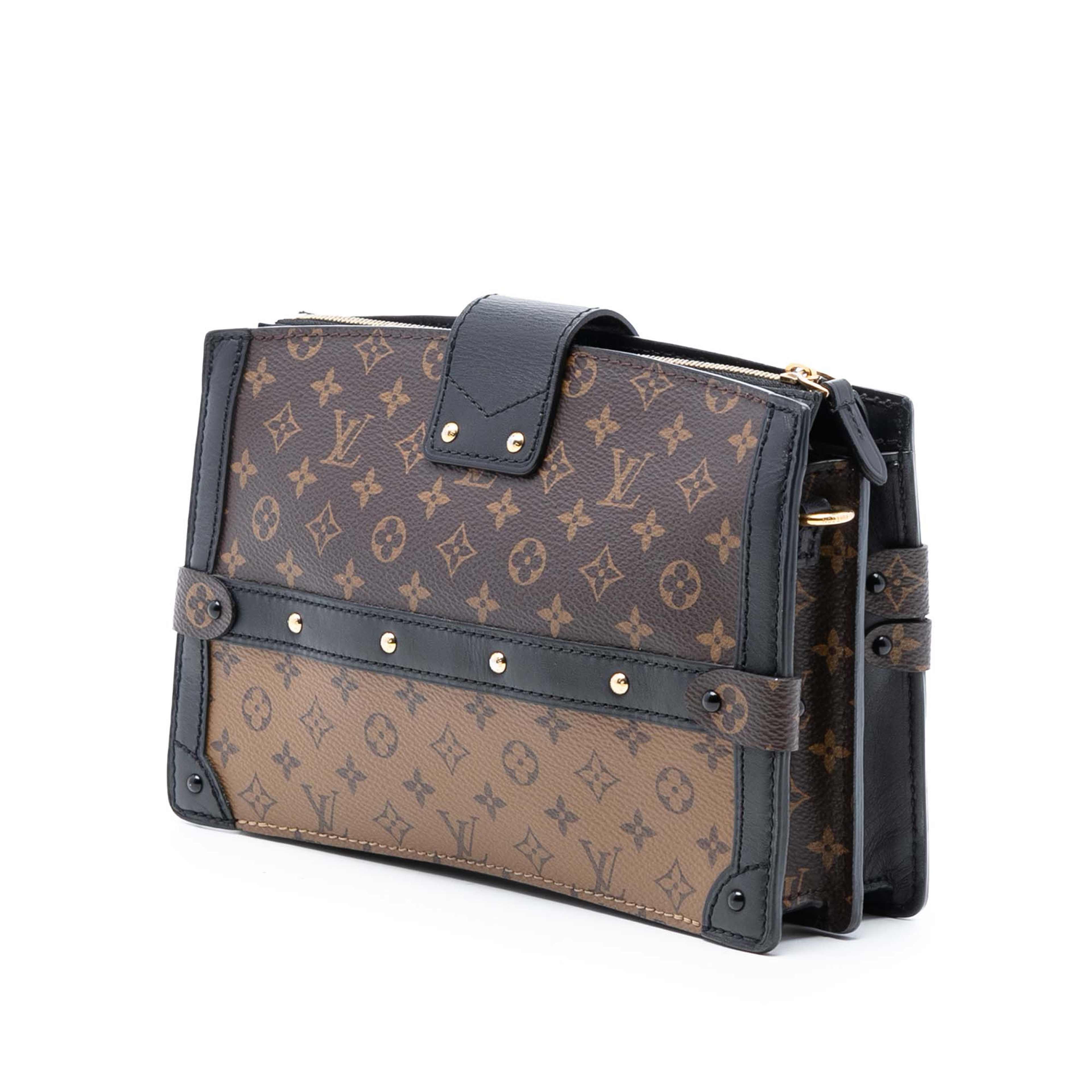 Louis Vuitton Monogram Reverse Trunk Clutch, från Luxclusif, i färgen brun. Klicka för att öppna bilden i stort format