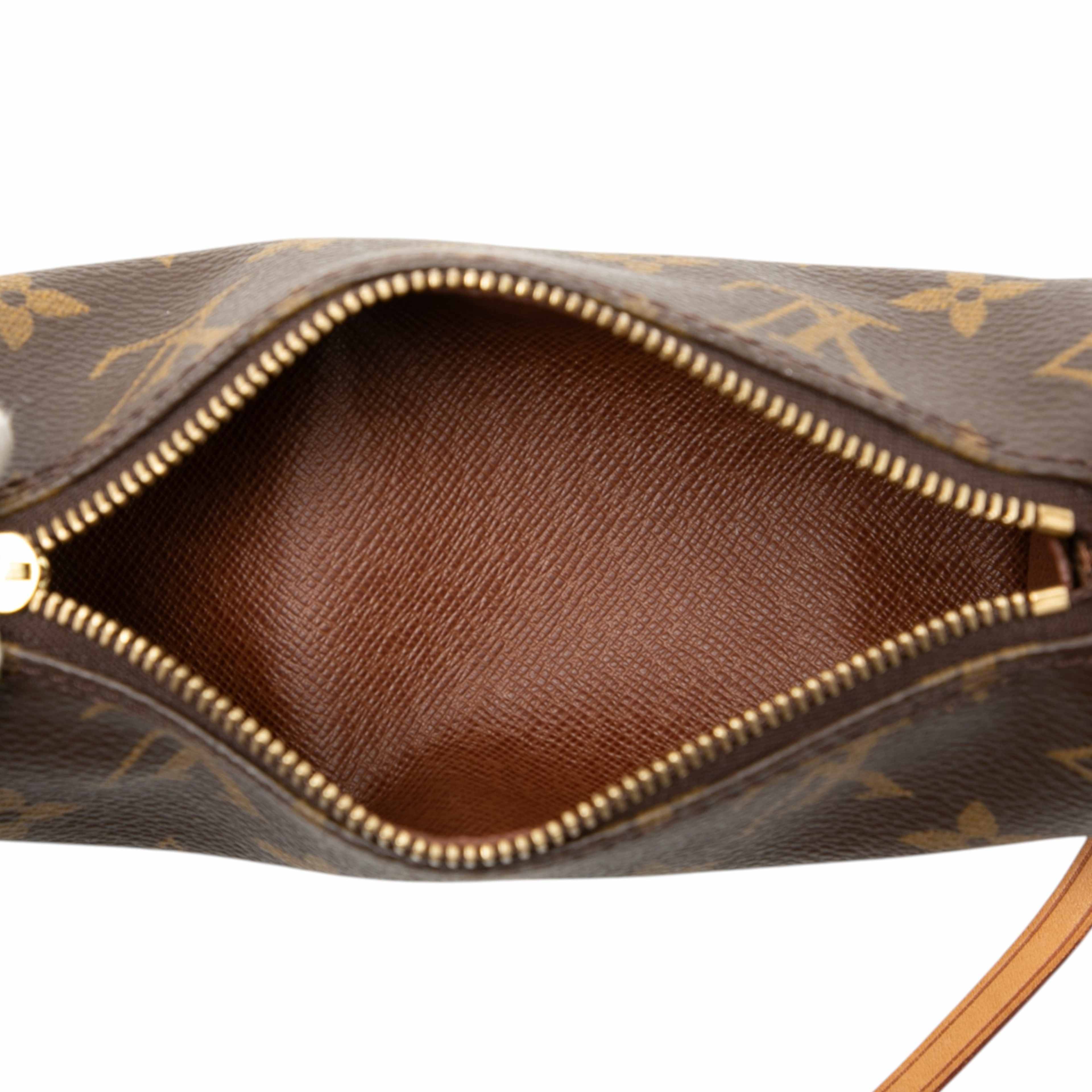 Louis Vuitton Monogram Papillon Pochette, från Luxclusif, i färgen brown. Klicka för att öppna bilden i stort format