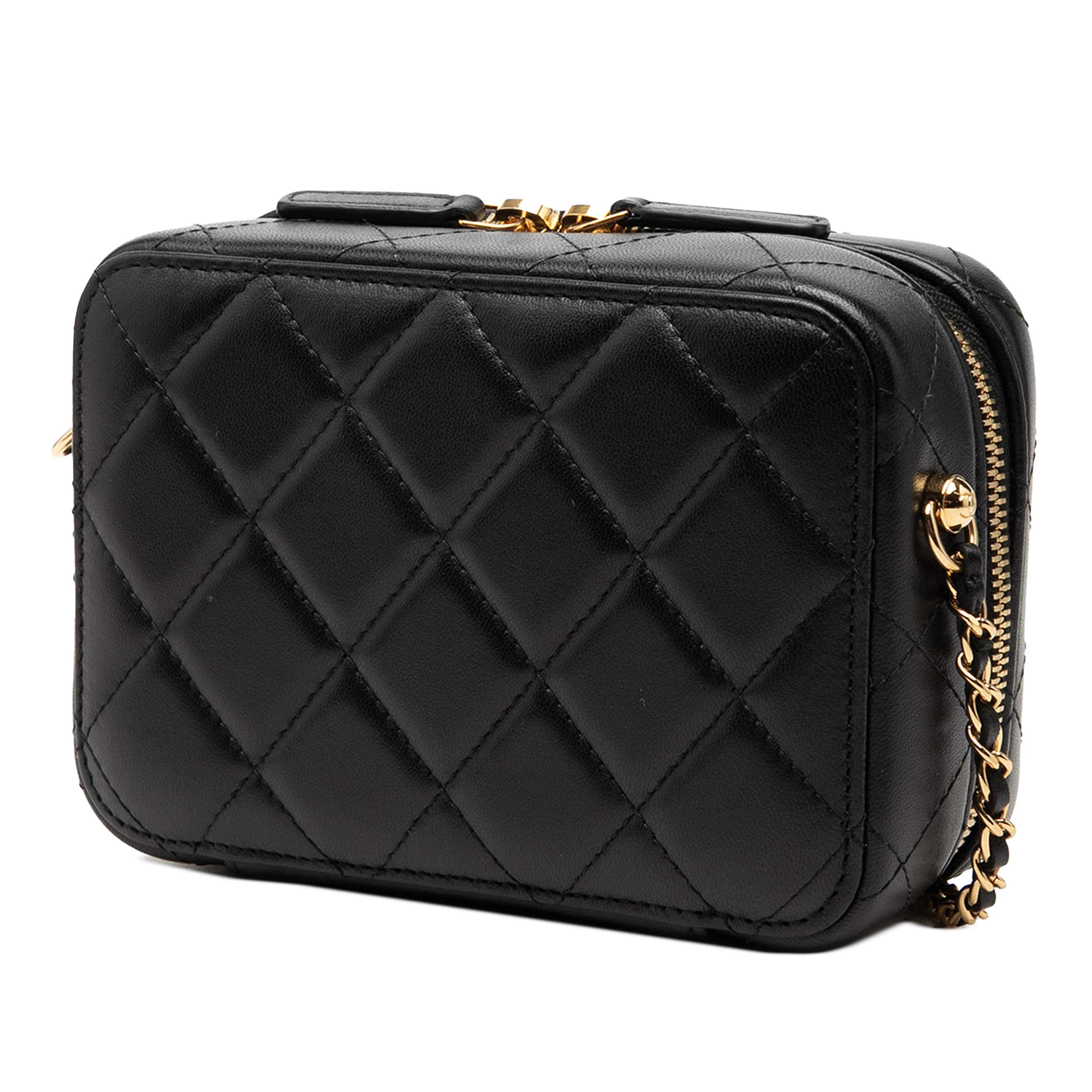 Chanel Mini Cc Quilted Lambskin And Golden Plate Vanity Crossbody, från Luxclusif, i färgen svart. Klicka för att öppna bilden i stort format