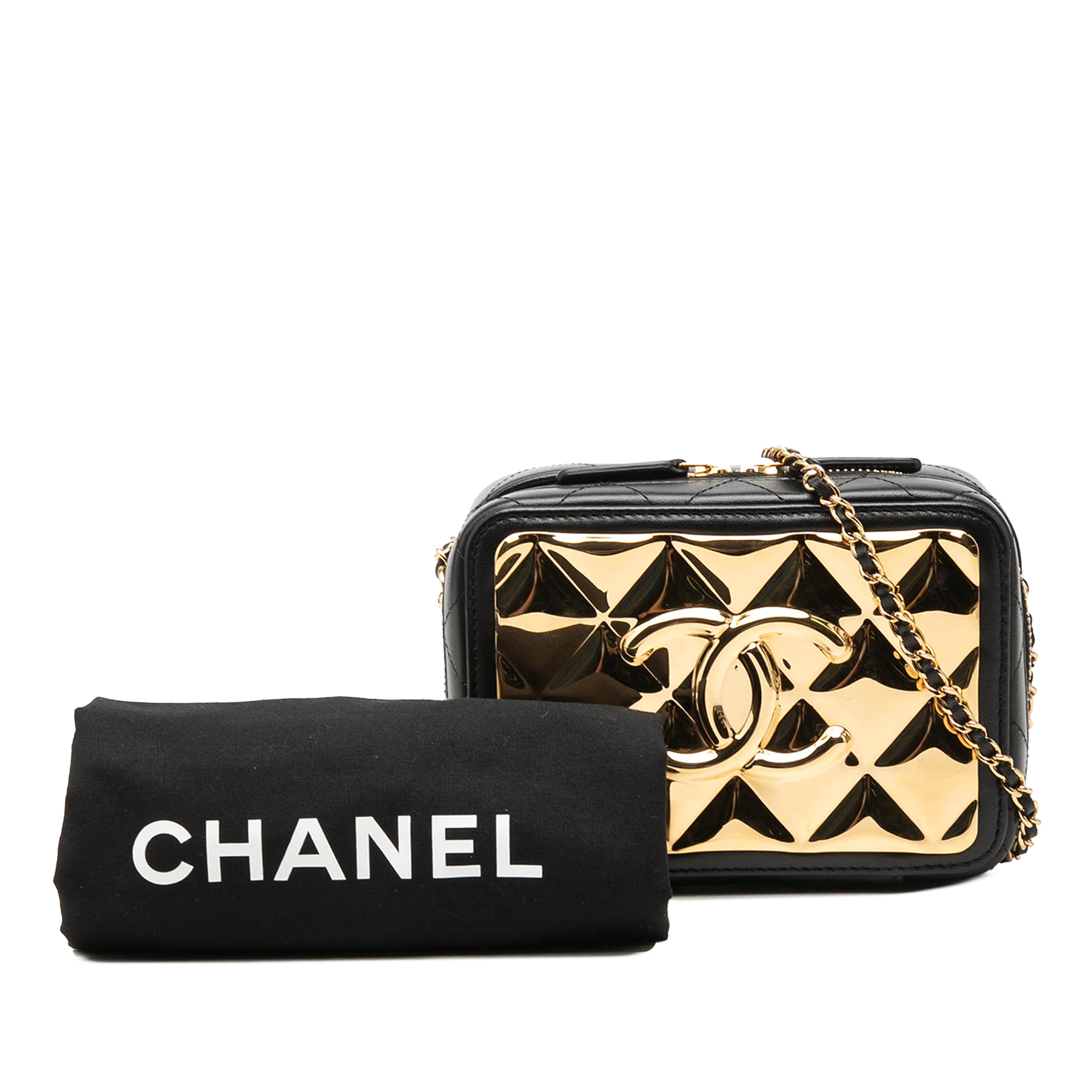 Chanel Mini Cc Quilted Lambskin And Golden Plate Vanity Crossbody, från Luxclusif, i färgen svart. Klicka för att öppna bilden i stort format