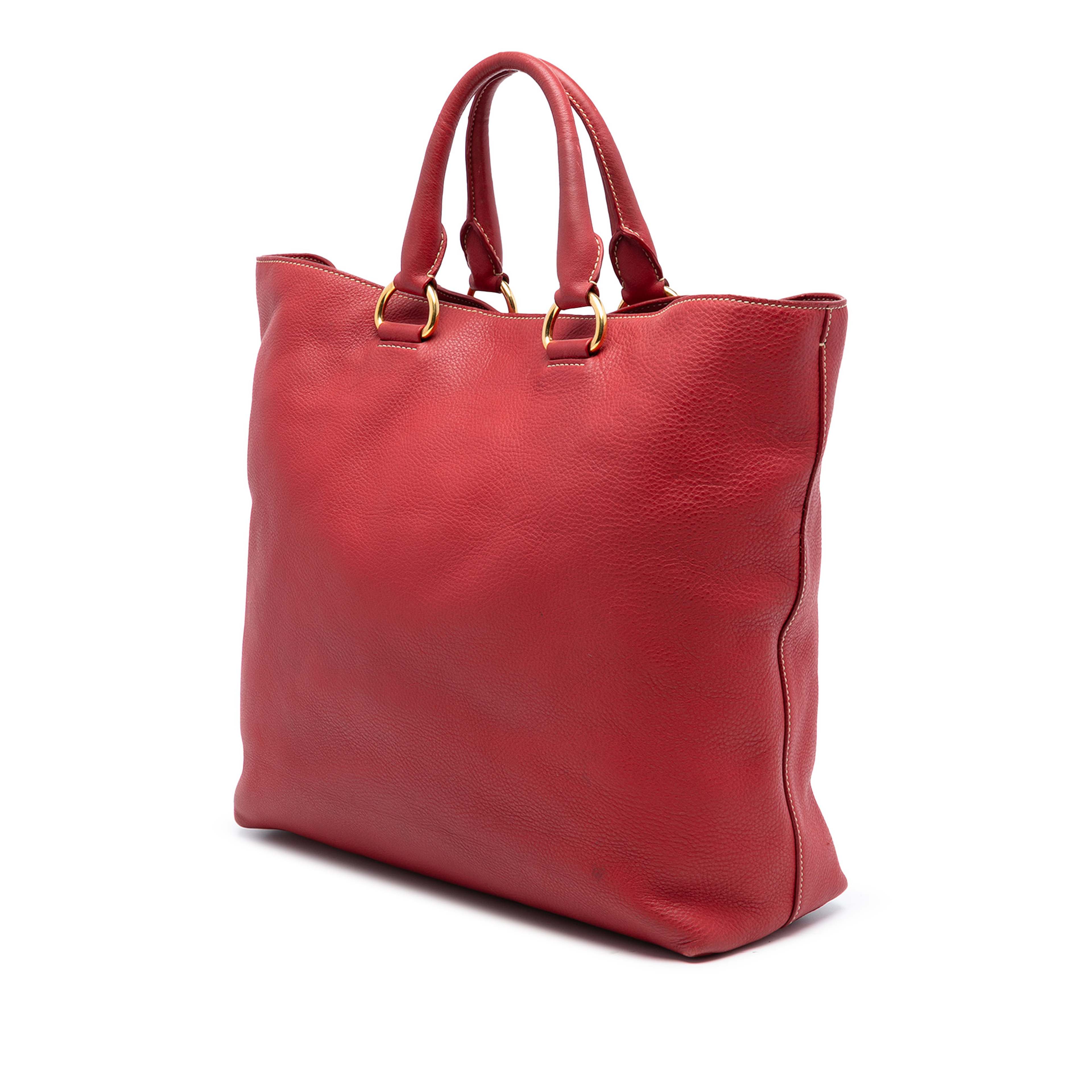 Prada Vitello Daino Open Convertible Tote, från Luxclusif, i färgen red. Klicka för att öppna bilden i stort format