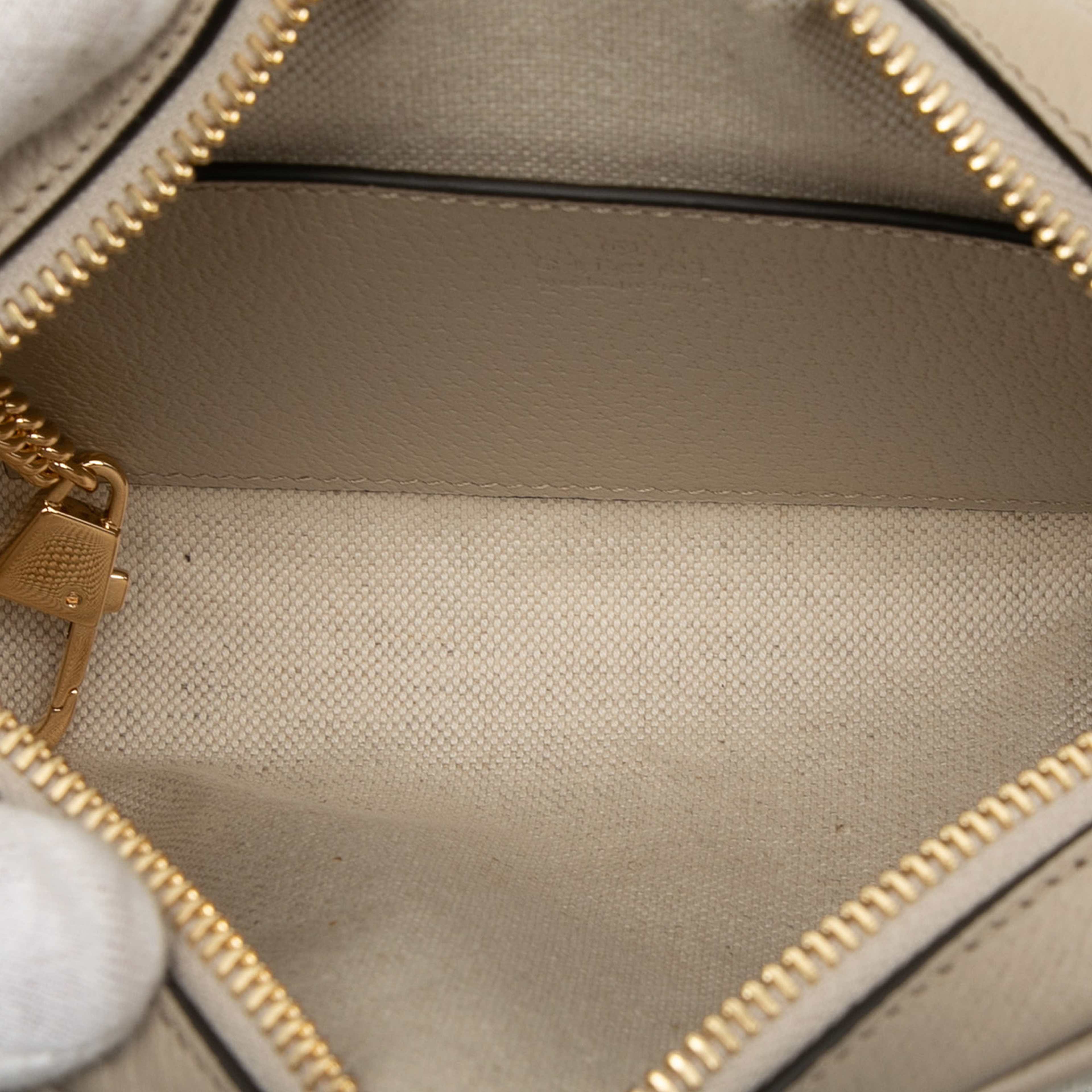 Gucci Mini Gg Supreme Web Ophidia Crossbody, från Luxclusif, i färgen light beige. Klicka för att öppna bilden i stort format