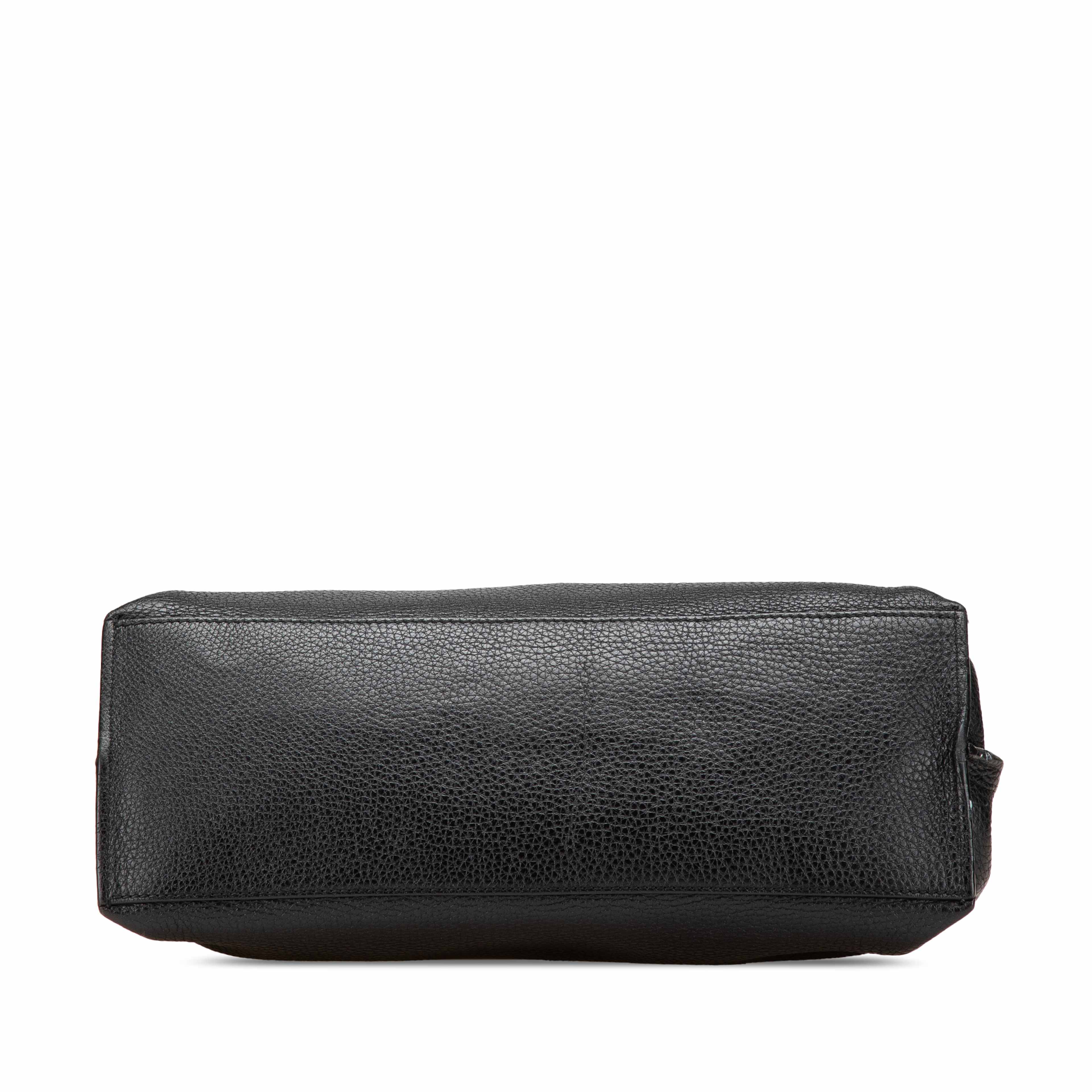 Gucci Medium Leather Bamboo Daily Satchel, från Luxclusif, i färgen black. Klicka för att öppna bilden i stort format