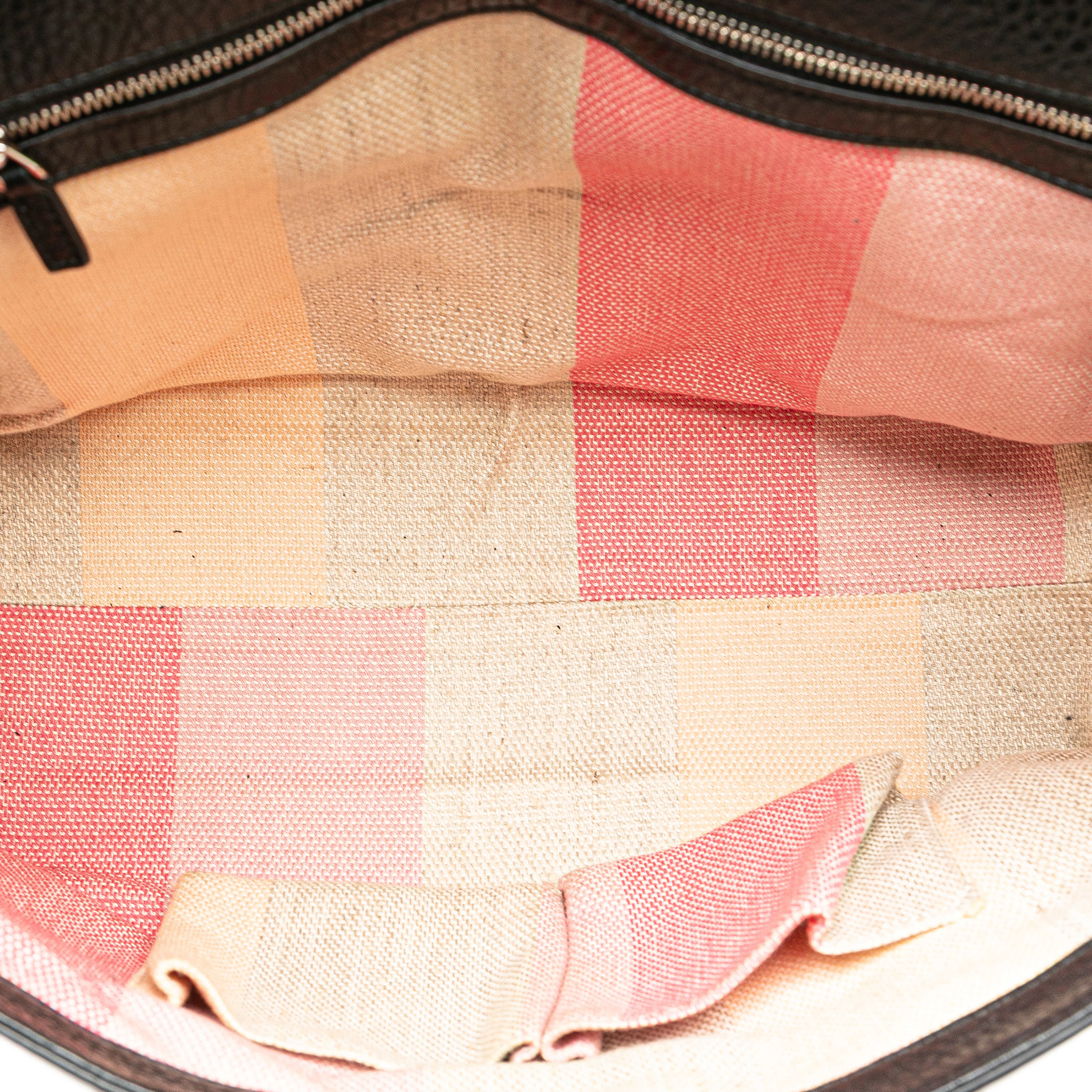 Gucci Medium Leather Bamboo Daily Satchel, från Luxclusif, i färgen black. Klicka för att öppna bilden i stort format