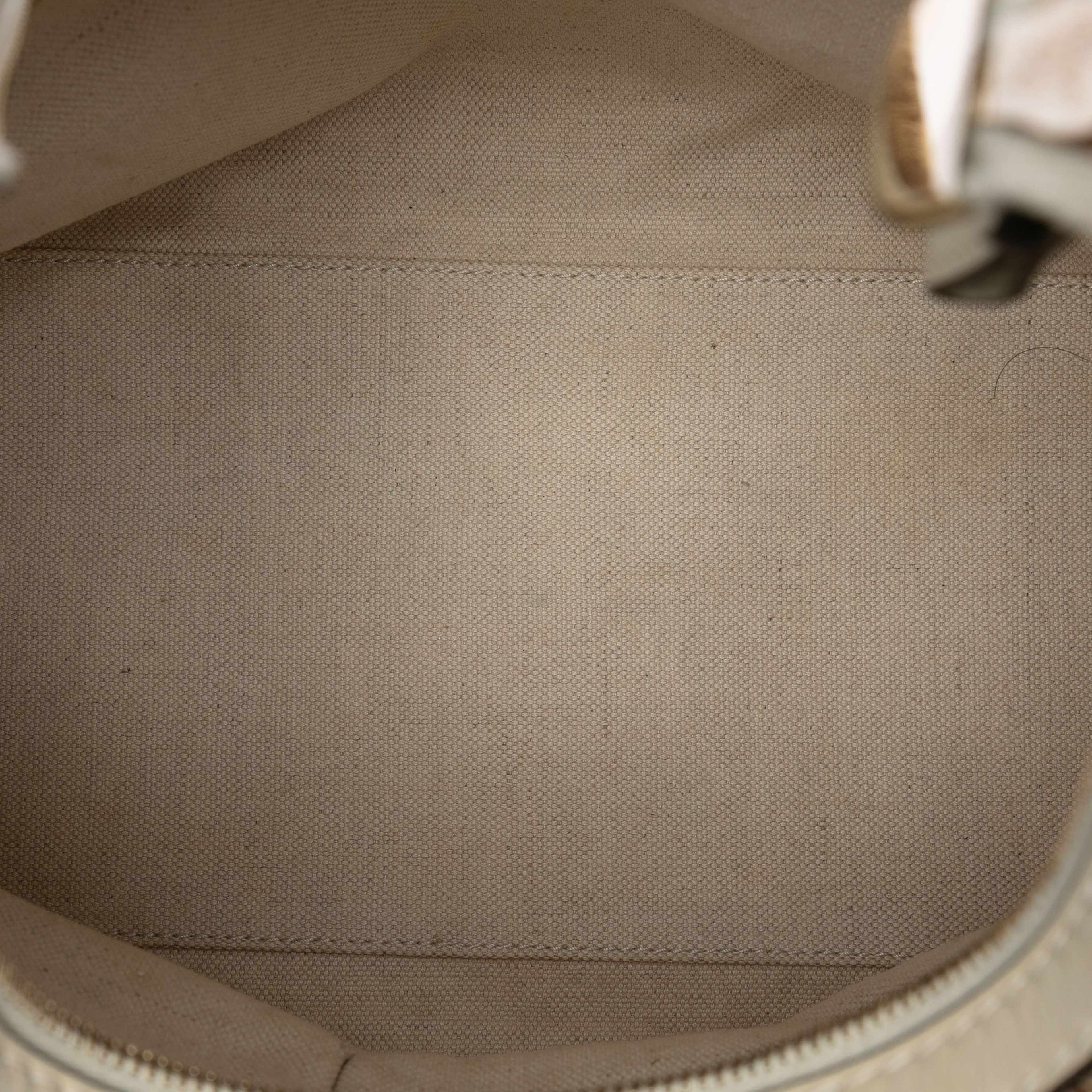 Gucci Medium Gg Canvas Lovely Shoulder Bag, från Luxclusif, i färgen beige. Klicka för att öppna bilden i stort format