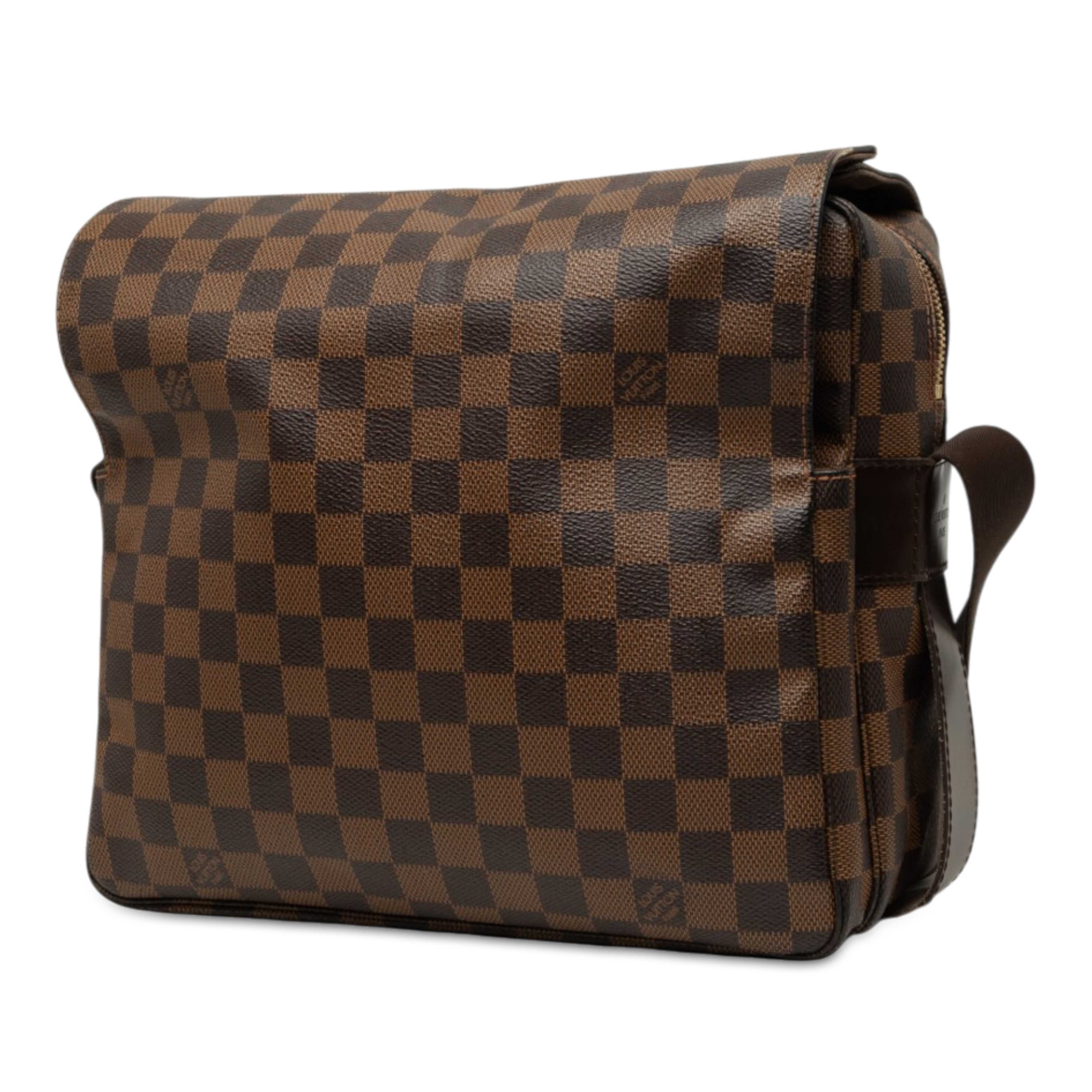 Louis Vuitton Damier Ebene Naviglio, från Luxclusif, i färgen brun. Klicka för att öppna bilden i stort format