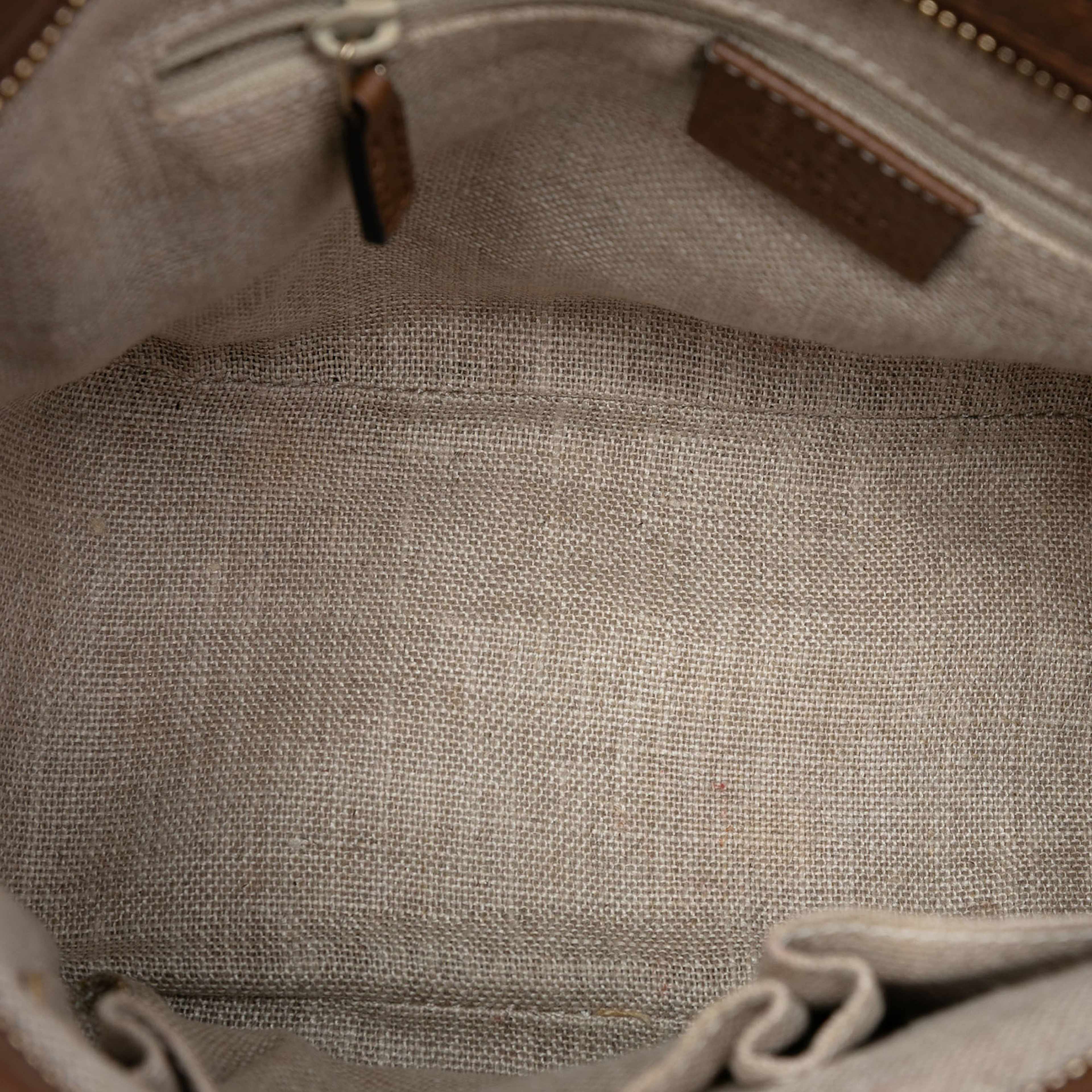 Gucci Small Gg Canvas Bree Satchel, från Luxclusif, i färgen beige. Klicka för att öppna bilden i stort format