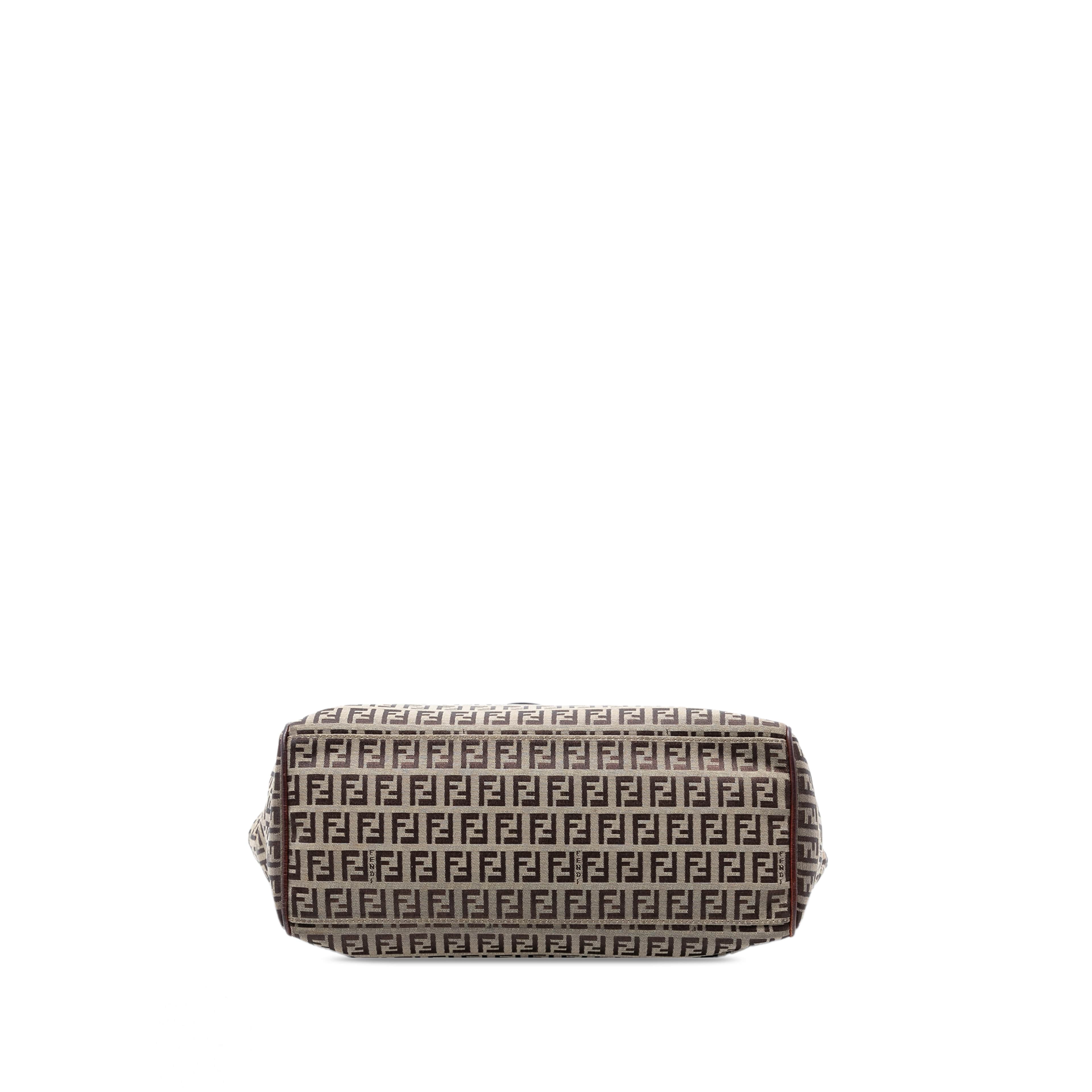 Fendi Zucchino Canvas Tote, från Luxclusif, i färgen beige. Klicka för att öppna bilden i stort format