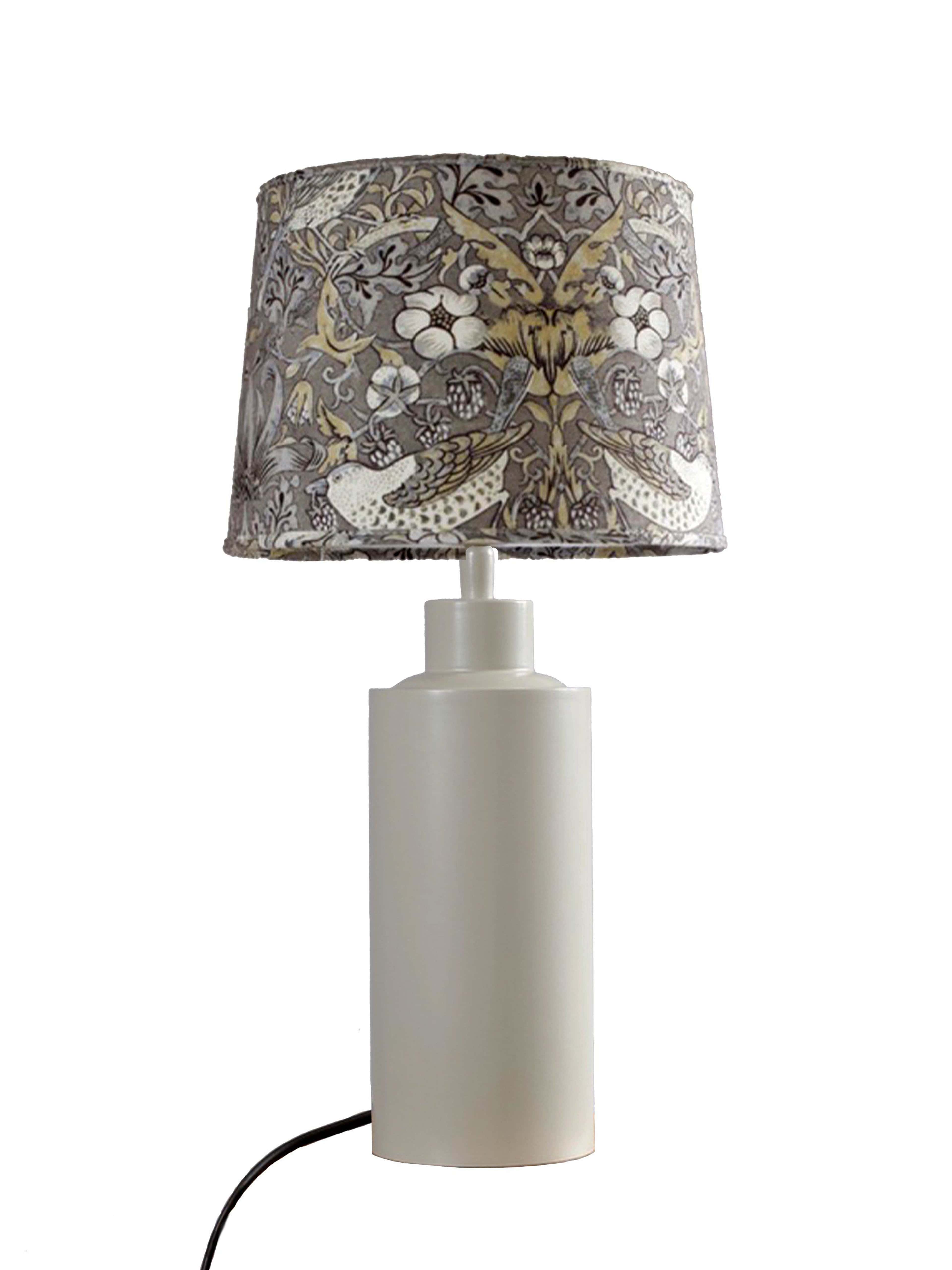 Solo Bordslampa, från PR Home, i färgen beige. Klicka för att öppna bilden i stort format