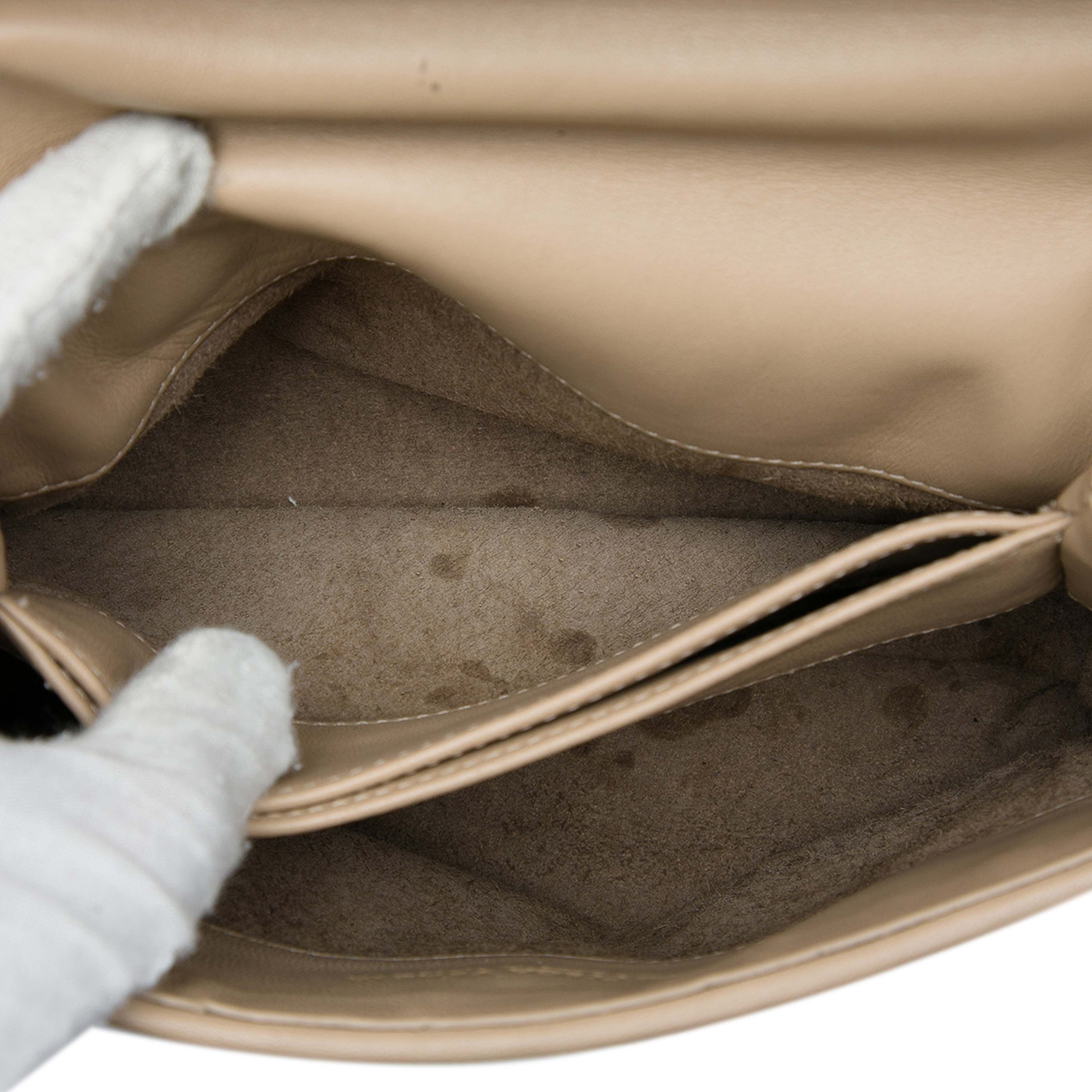 Bottega Veneta Baby Nappa Intrecciato Olimpia Crossbody, från Luxclusif, i färgen beige. Klicka för att öppna bilden i stort format