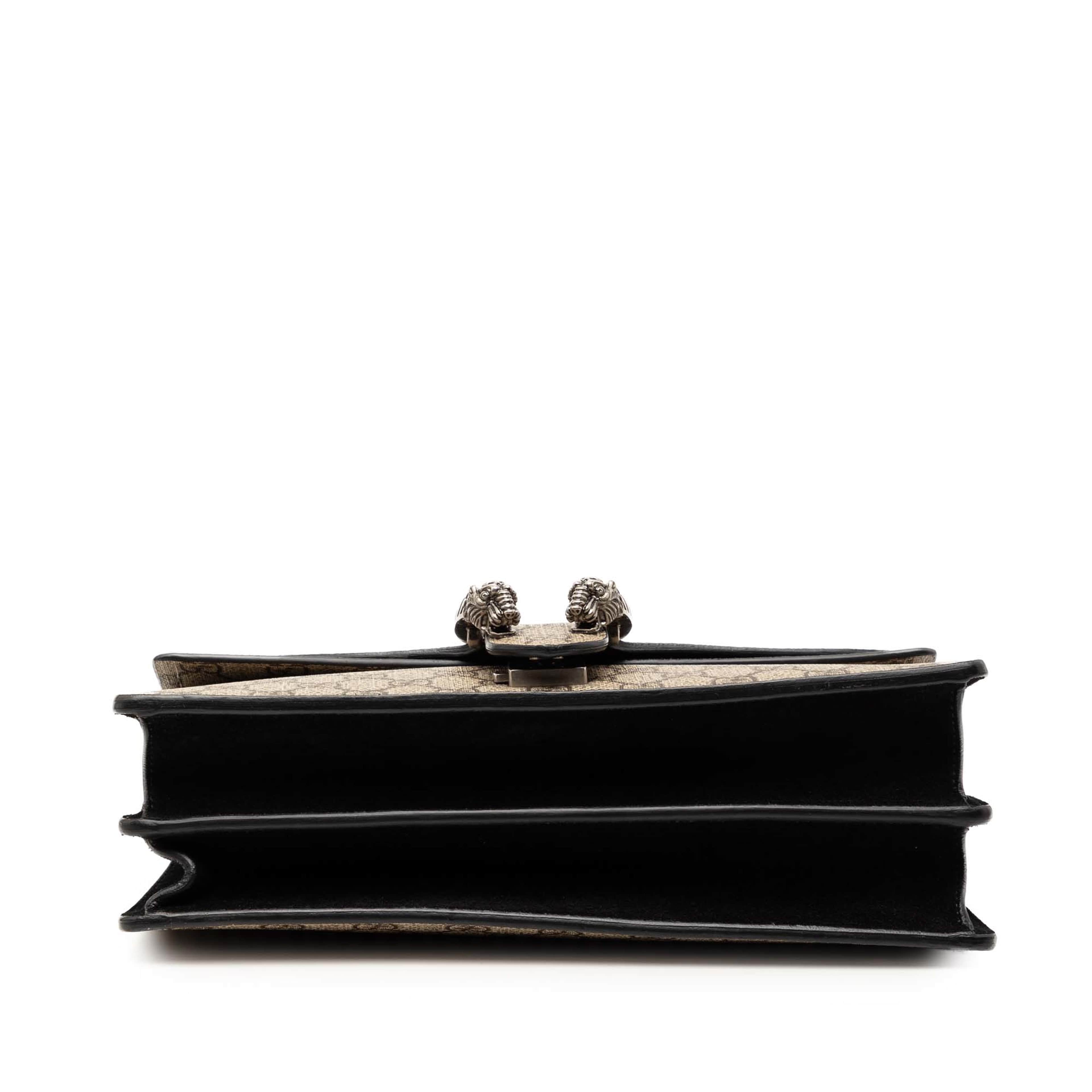 Gucci Medium Gg Supreme Dionysus Shoulder Bag, från Luxclusif, i färgen beige. Klicka för att öppna bilden i stort format