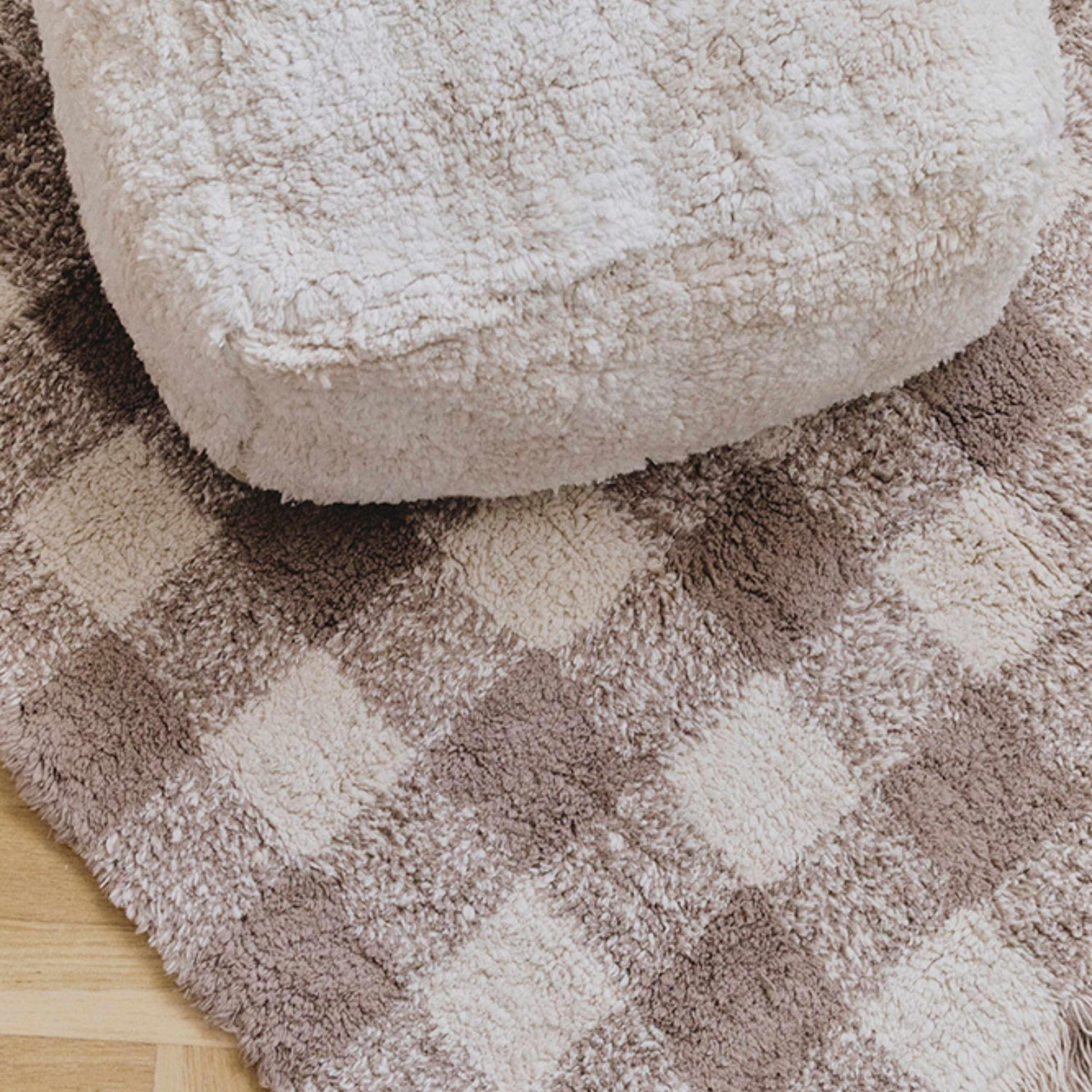 Puff Vichy, från LORENA CANALS, i färgen elfenben, naturlig. Klicka för att öppna bilden i stort format