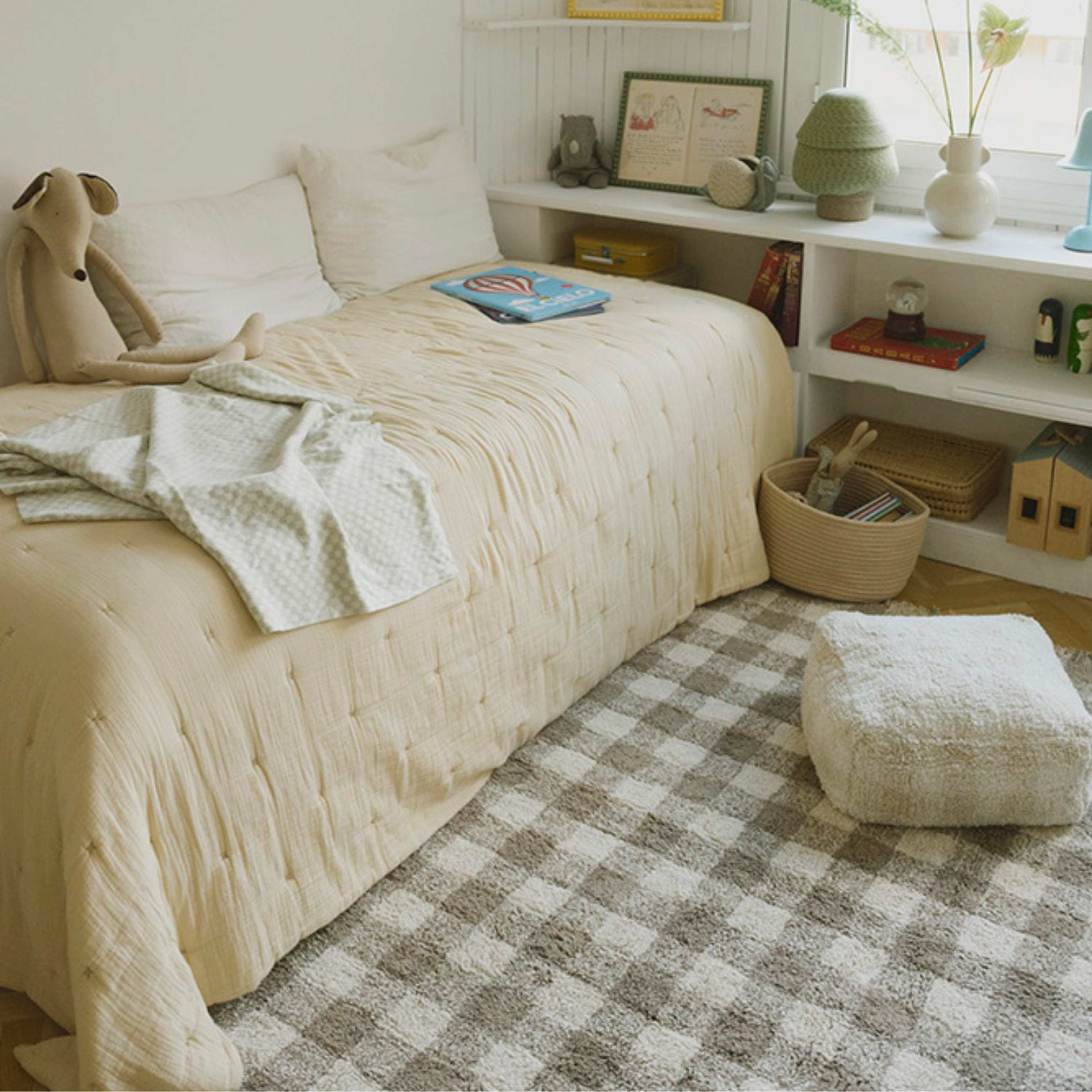 Puff Vichy, från LORENA CANALS, i färgen elfenben, naturlig. Klicka för att öppna bilden i stort format