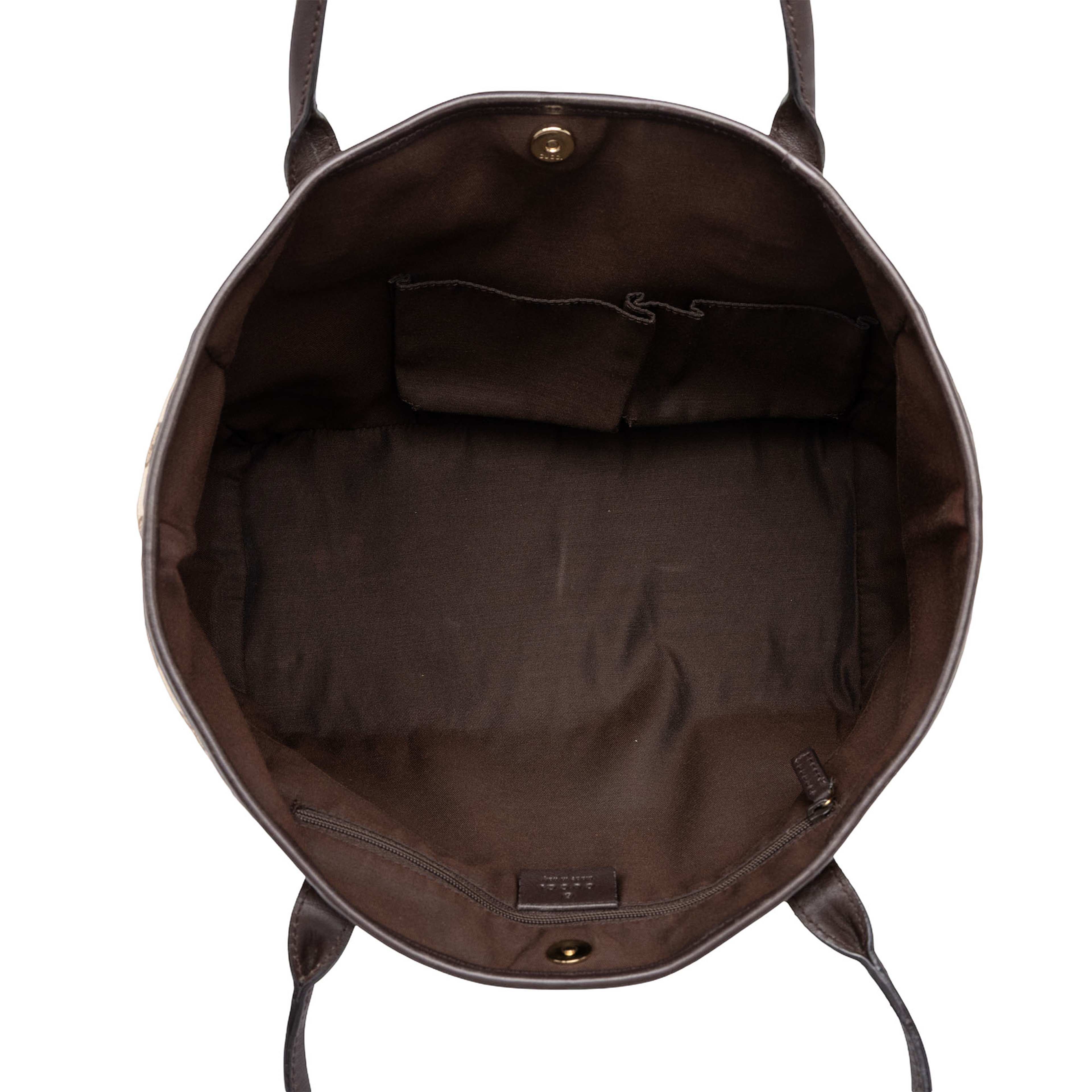 Gucci Gg Canvas New Britt Tote, från Luxclusif, i färgen beige. Klicka för att öppna bilden i stort format