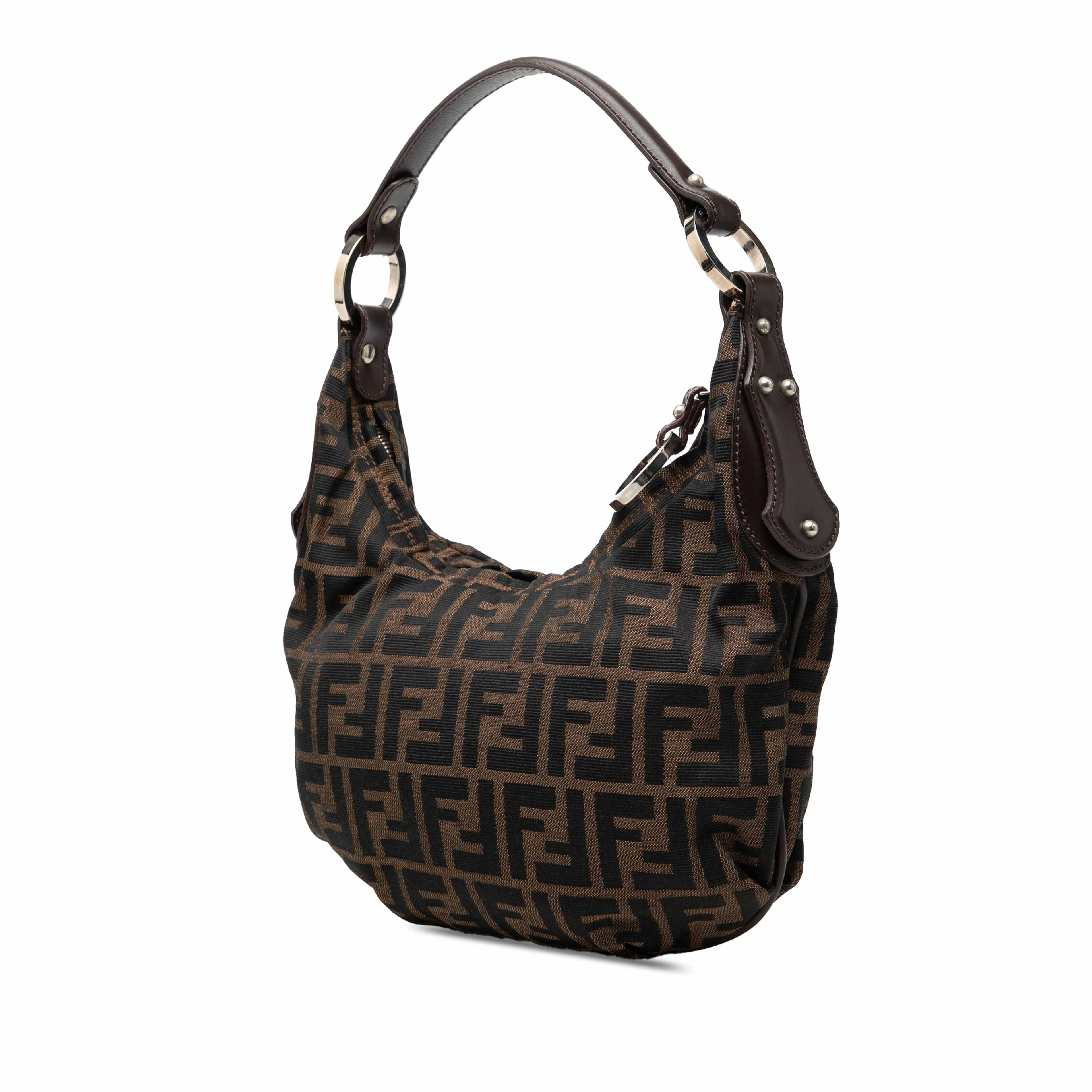 Fendi Zucca Canvas Chef Hobo, från Luxclusif, i färgen brun. Klicka för att öppna bilden i stort format