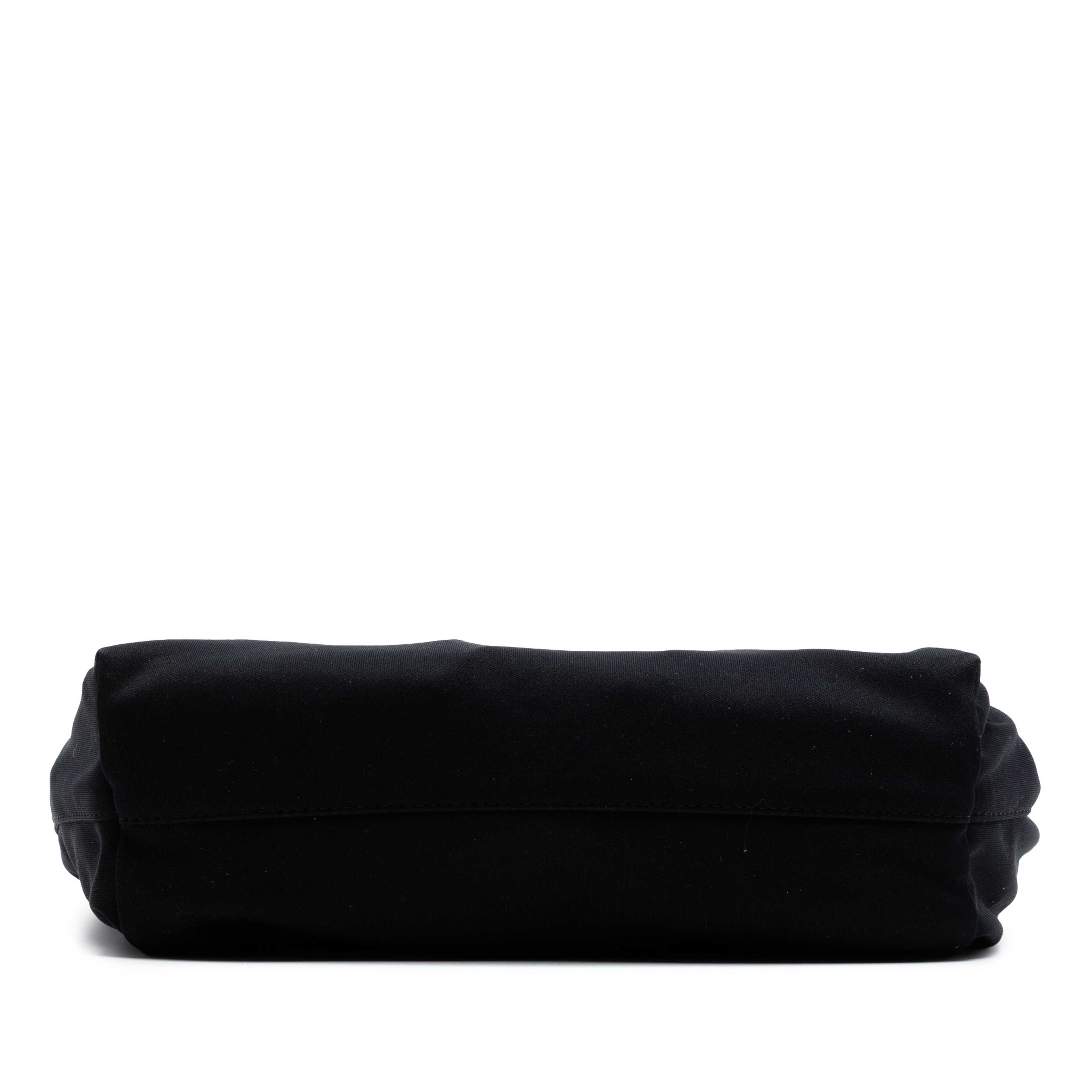 Fendi Nylon Tote, från Luxclusif, i färgen svart. Klicka för att öppna bilden i stort format
