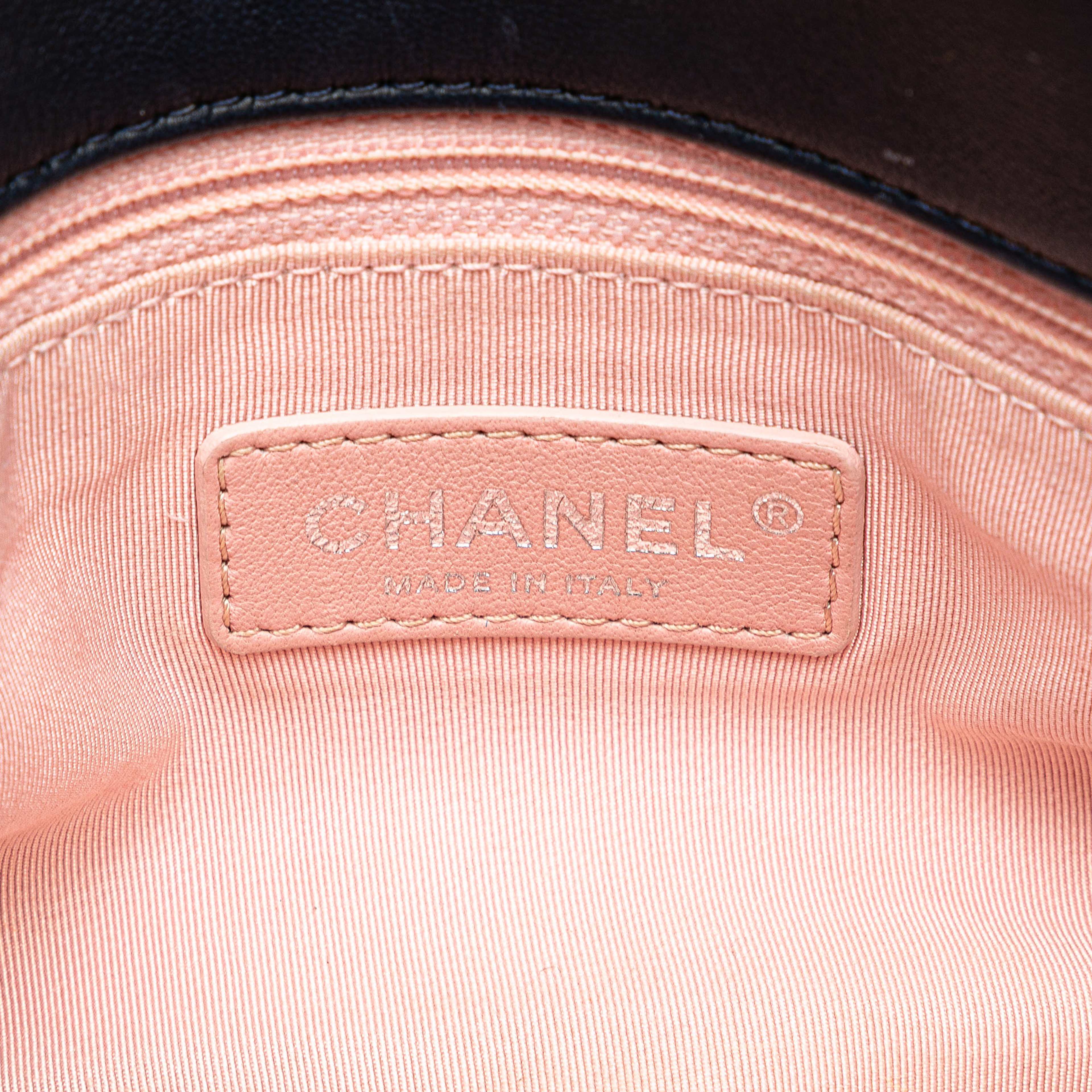 Chanel Quilted Lambskin And Tweed Elegant Trim Flap, från Luxclusif, i färgen navy. Klicka för att öppna bilden i stort format