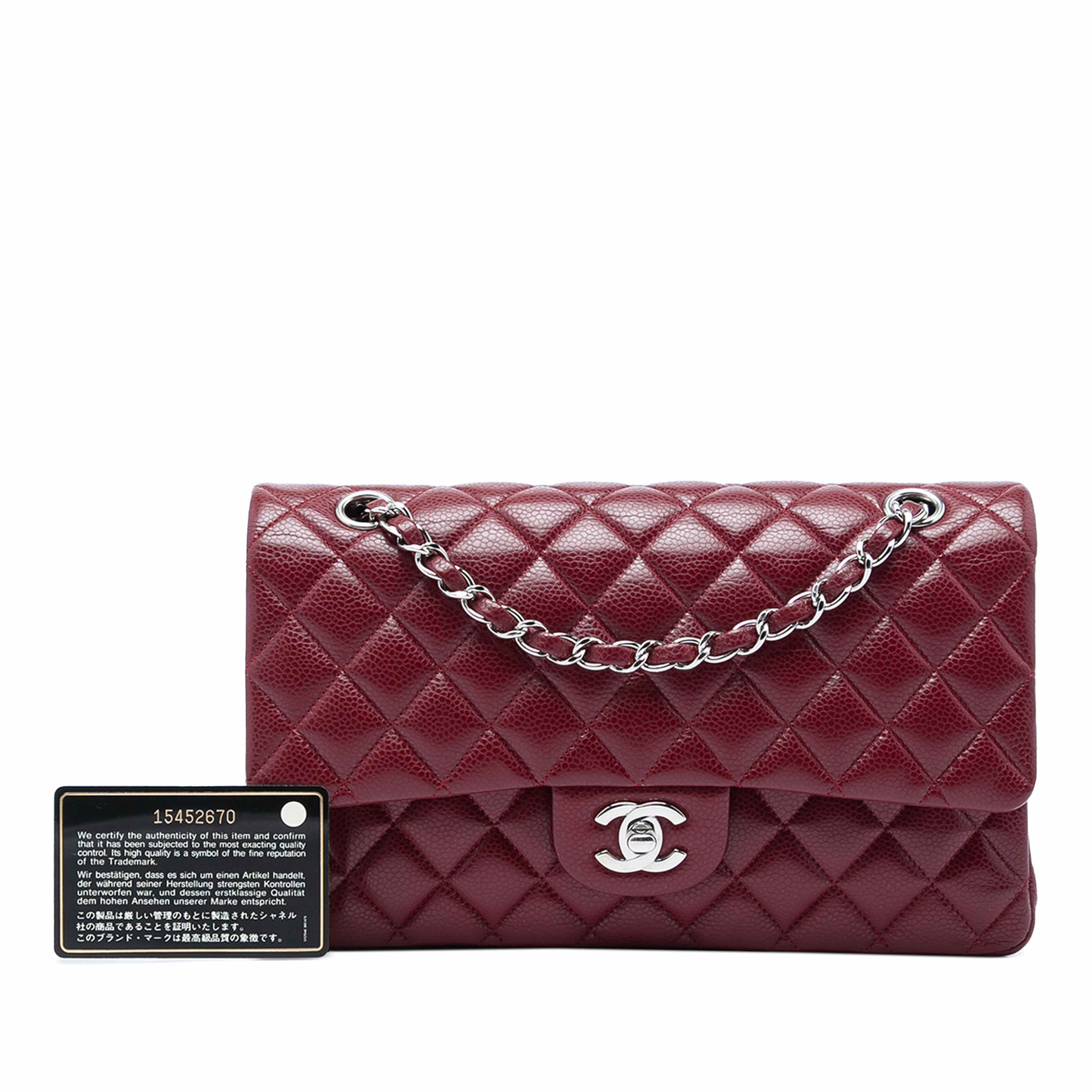 Chanel Medium Classic Caviar Double Flap, från Luxclusif, i färgen röd. Klicka för att öppna bilden i stort format