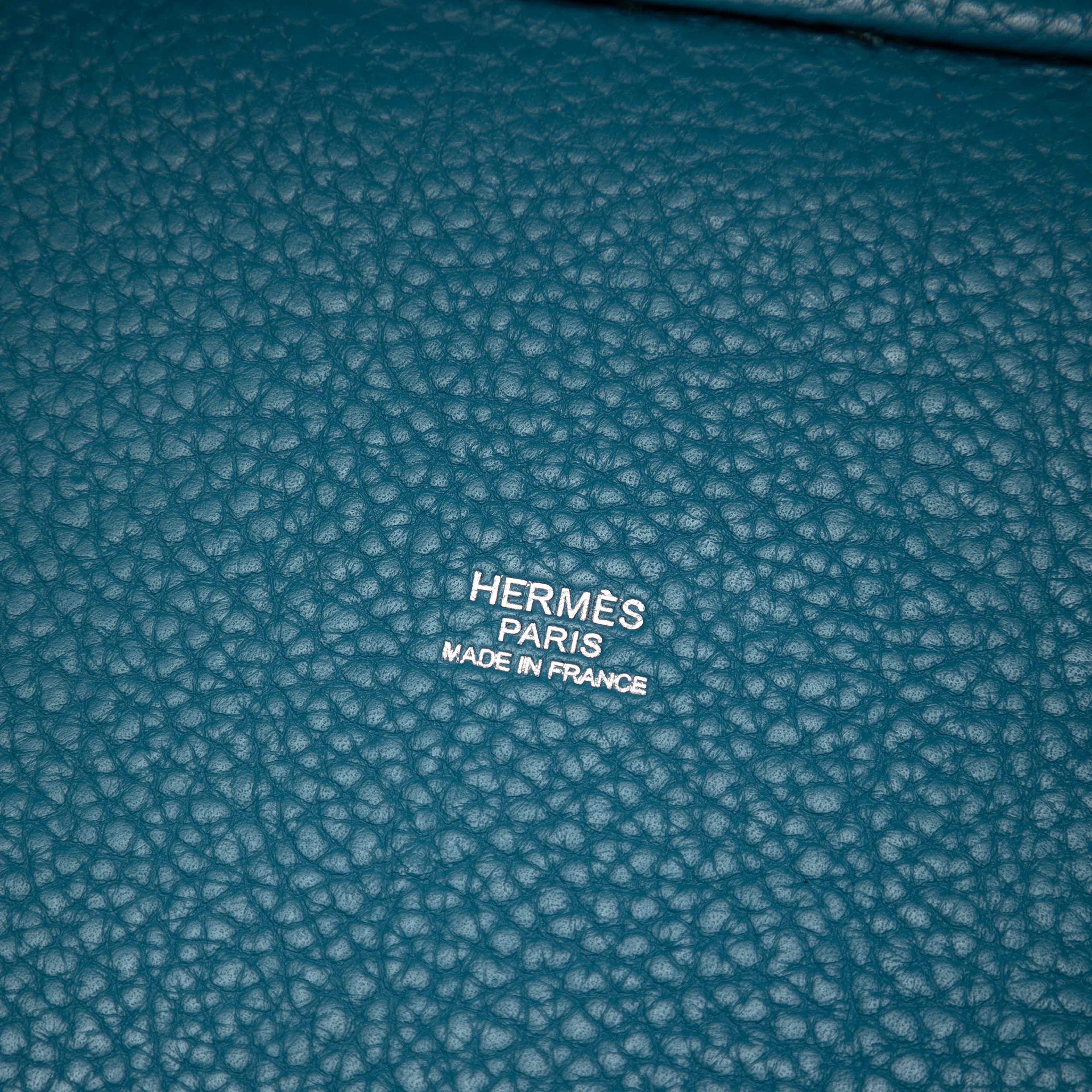 Hermès Clemence Picotin Lock 18, från Luxclusif, i färgen blue. Klicka för att öppna bilden i stort format