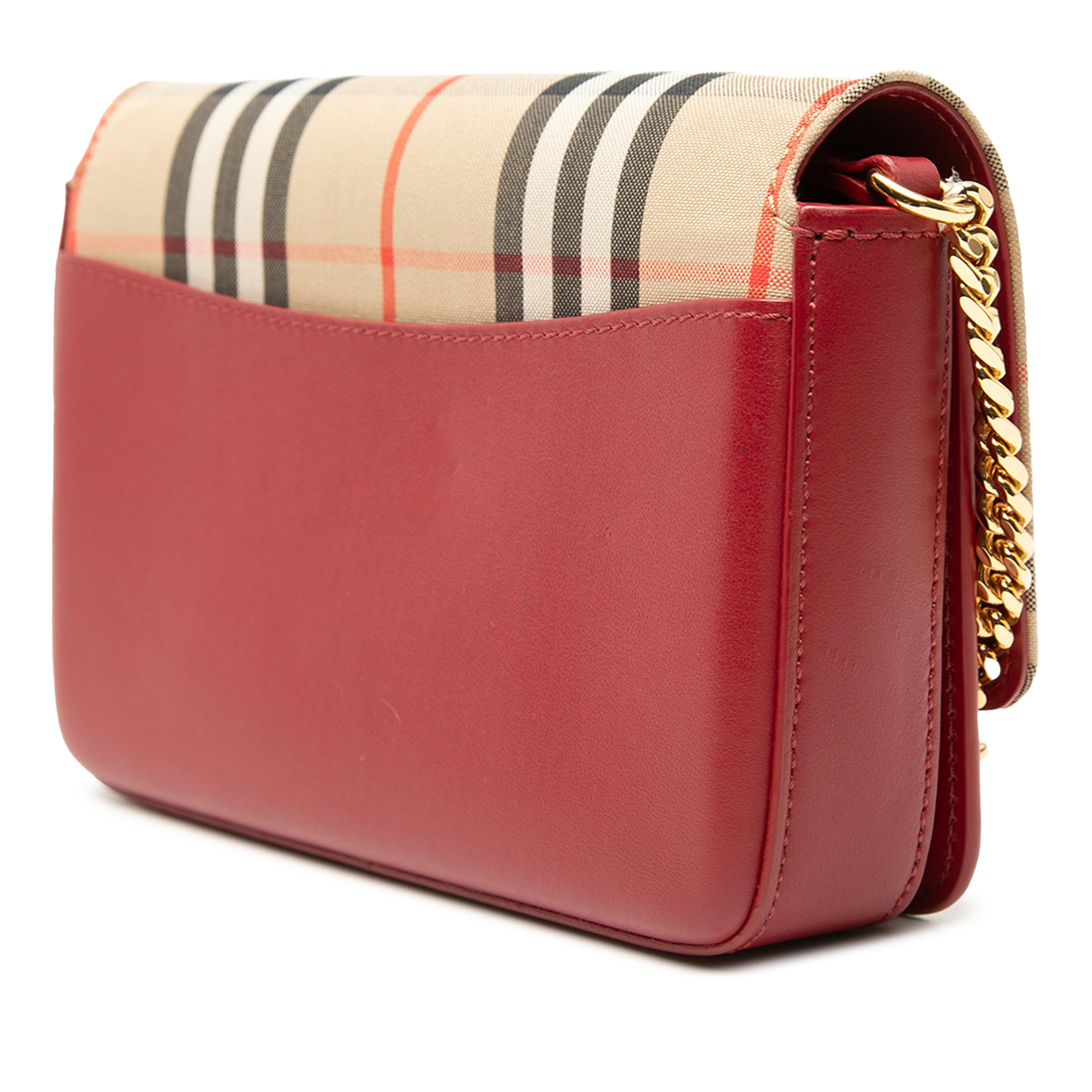 Burberry House Check Trimmed Leather Flap Crossbody, från Luxclusif, i färgen röd. Klicka för att öppna bilden i stort format